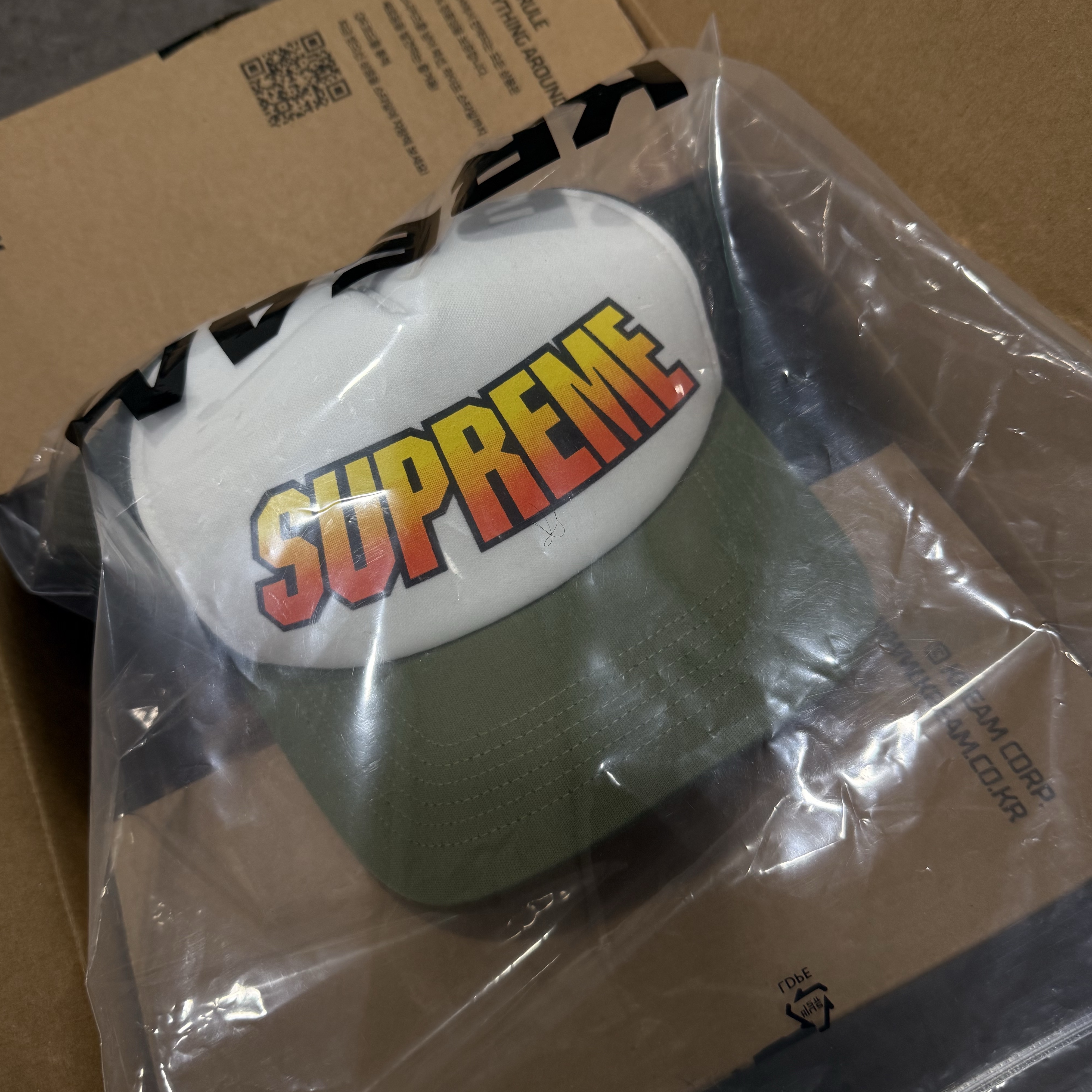Supreme Gradient Mesh Back 5-Panel Olive - 24SS 착용 스타일