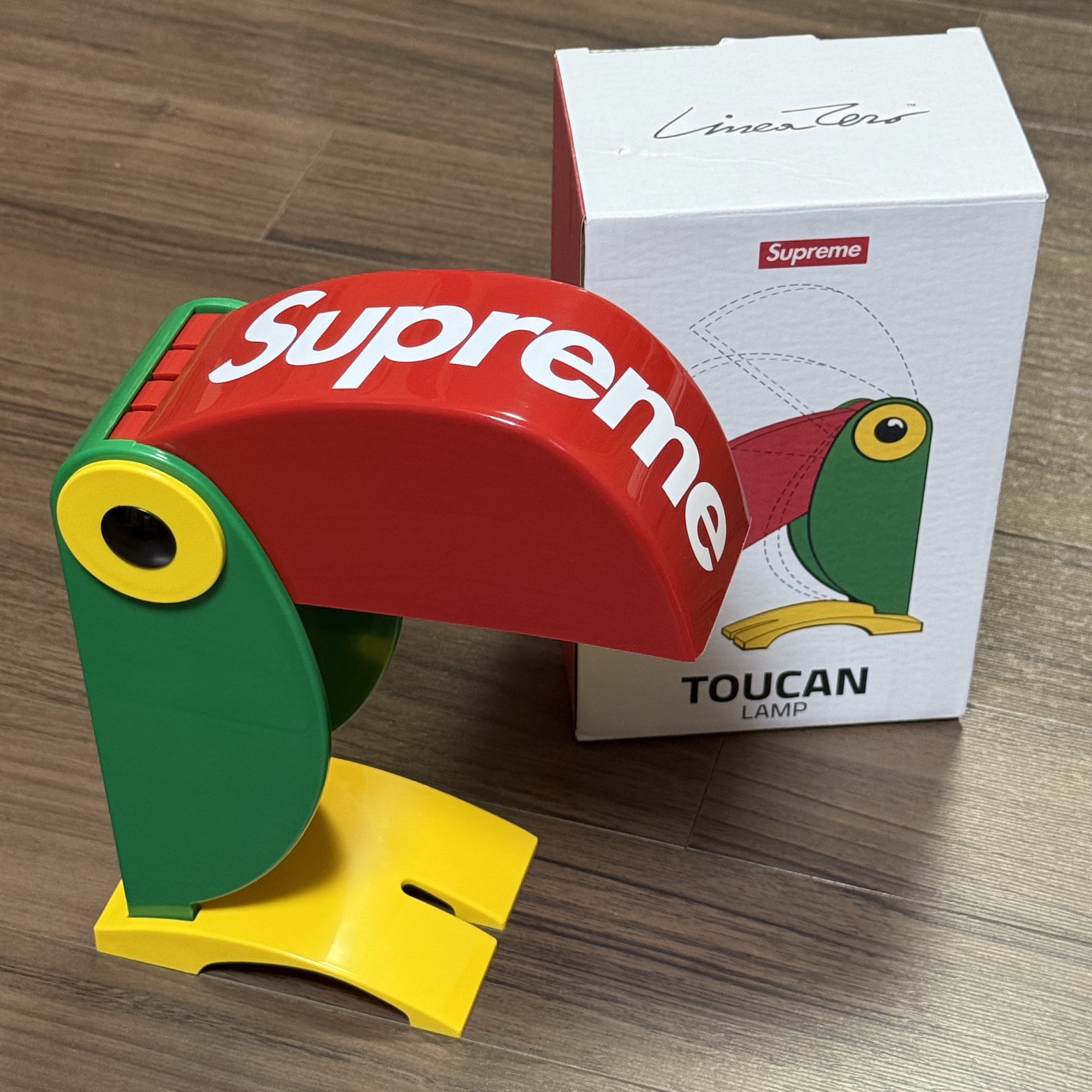 Supreme x Linea Zero Toucan Lamp Multicolor - 24SS 착용 스타일