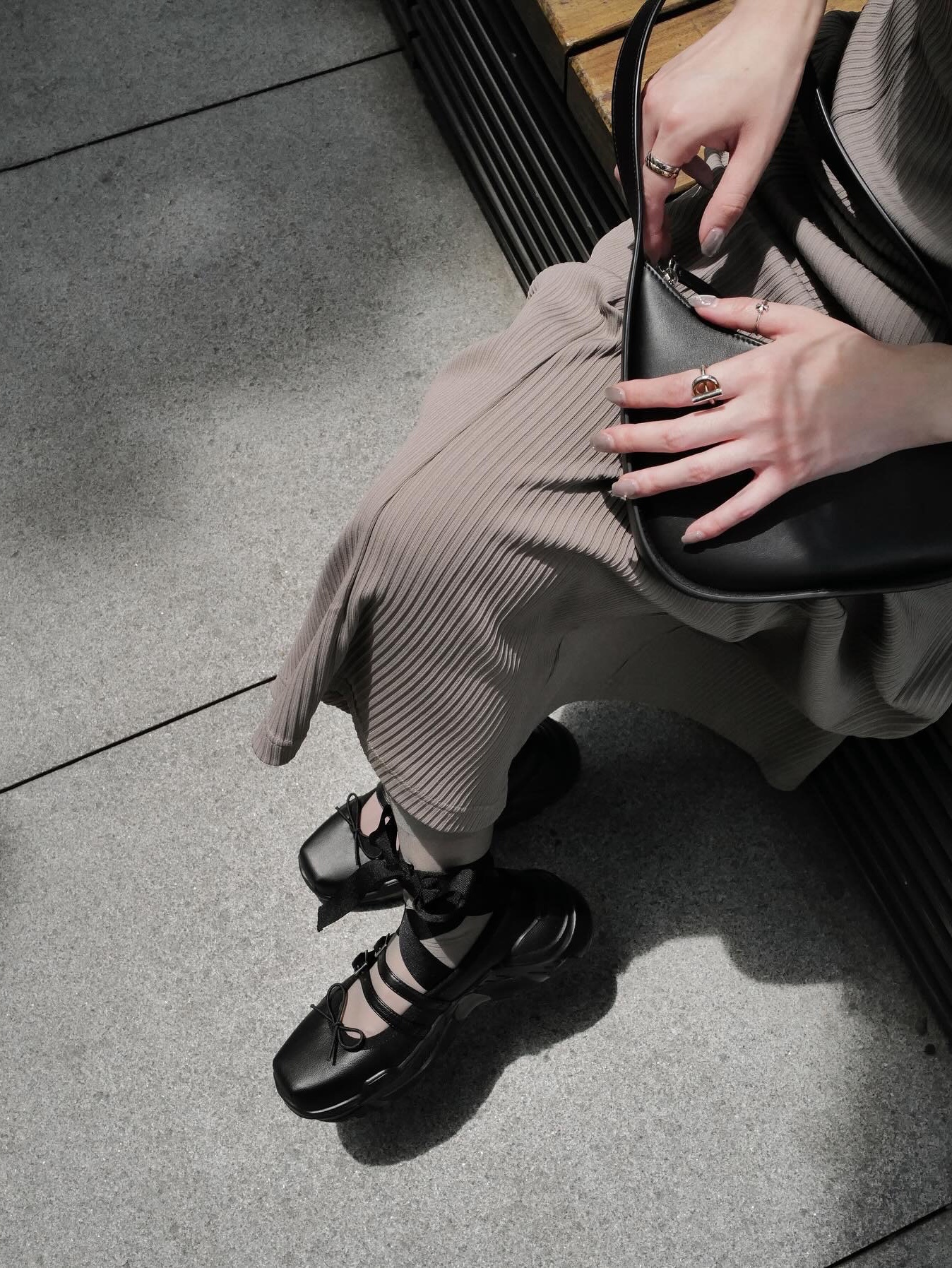 Akikoaoki Women Giselle Flat Black - 25SS 착용 스타일