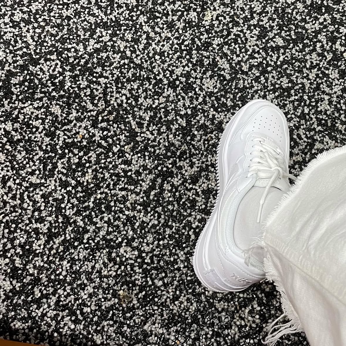 (W) Nike Air Force 1 Shadow Triple White 착용 스타일