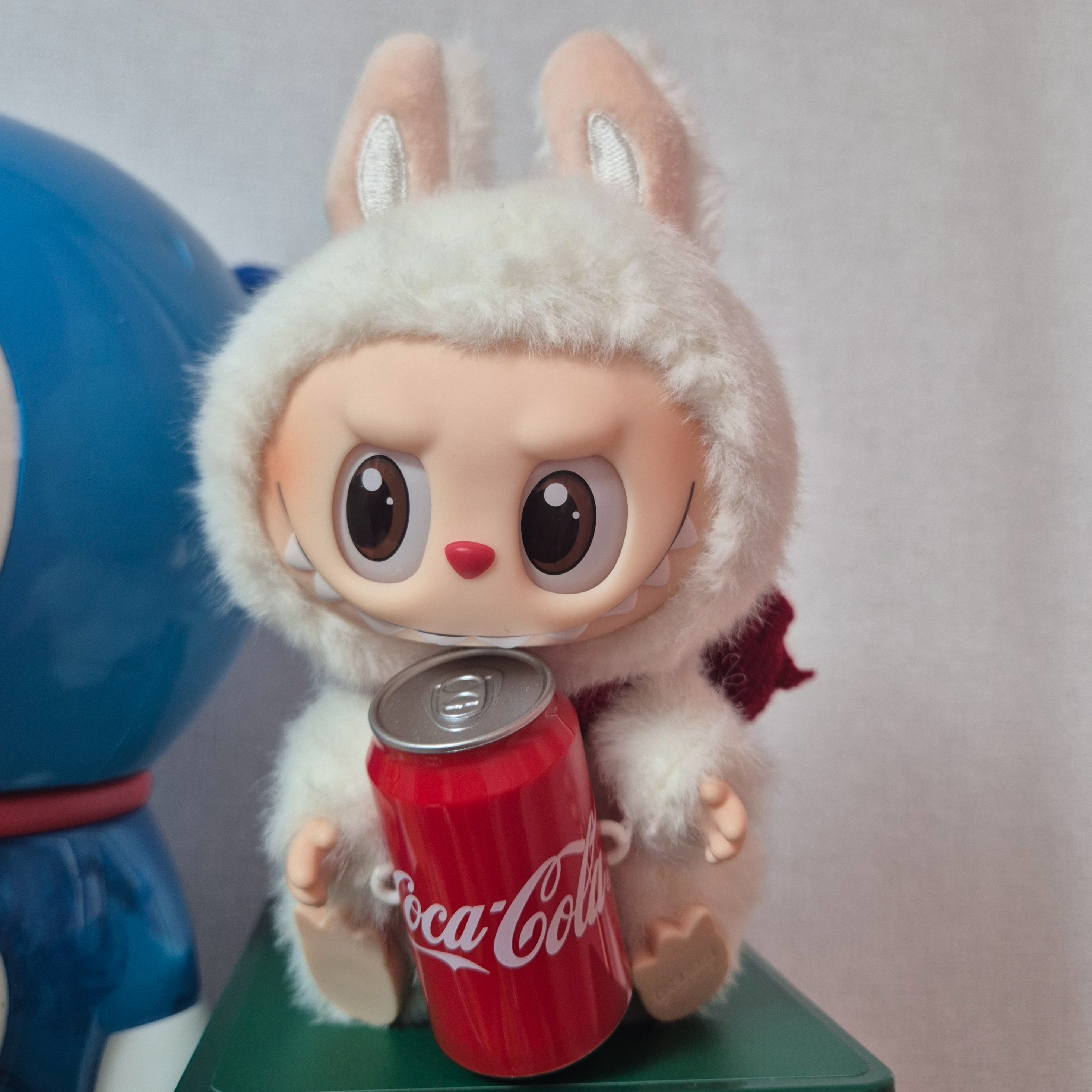 Pop Mart Labubu Coca Cola Series Happy Factor Keyring (Opened Case) 착용 스타일