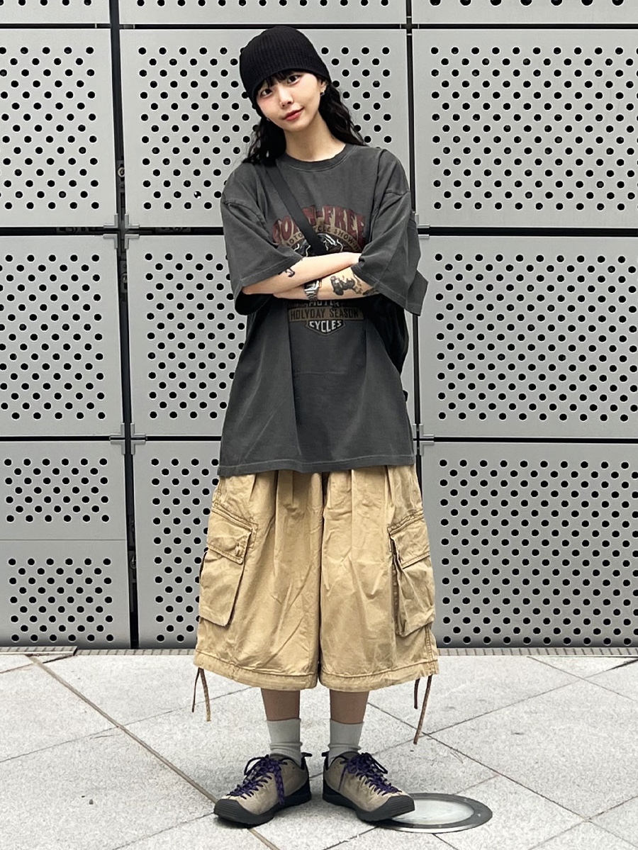 Keen Jasper Suede Sneakers Silver Mink, BAPE Ape Head Shoulder Bag Brown 착용 스타일 - 2