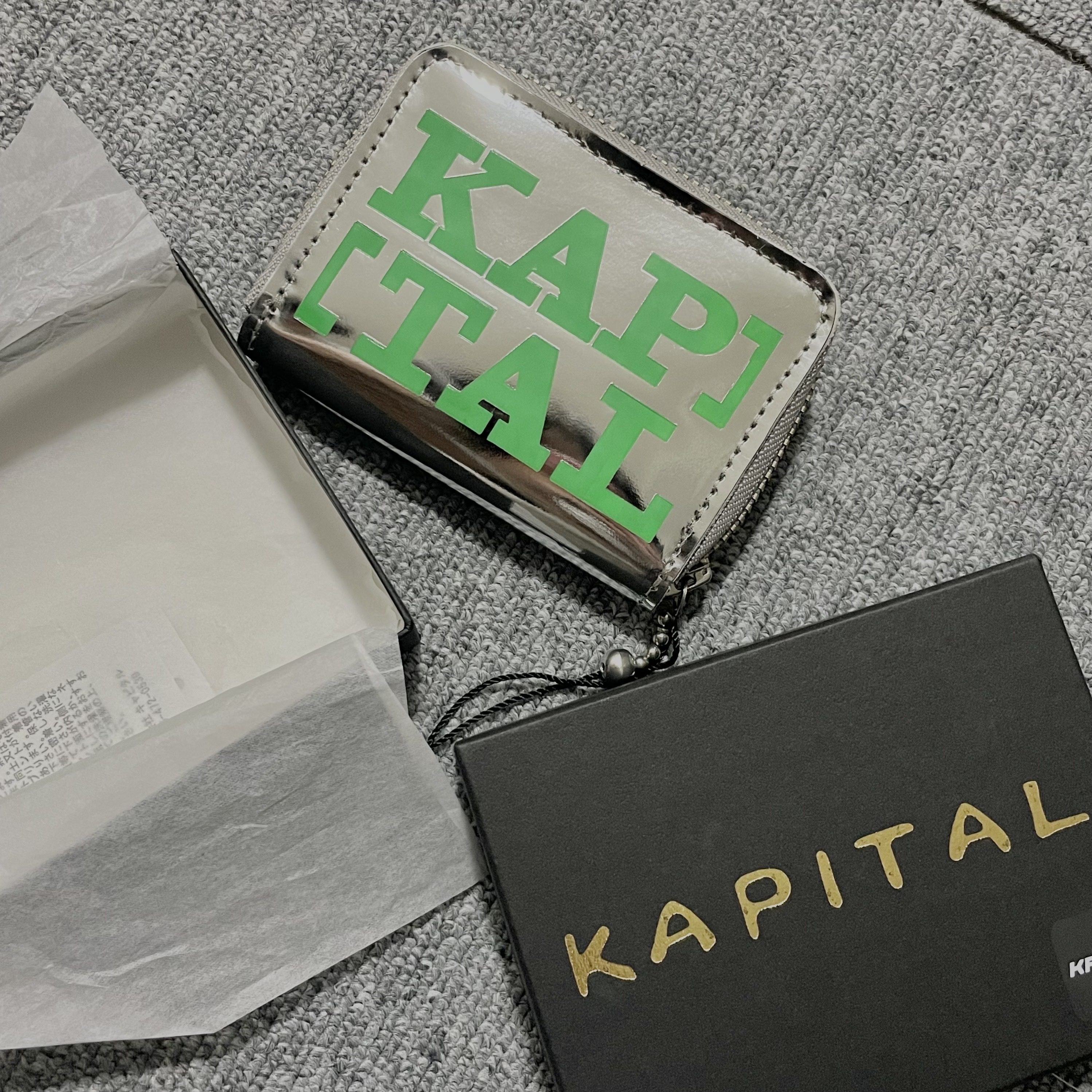 Kapital Thumbs Up Mirror Leather Mini Wallet Green 착용 스타일 - 1