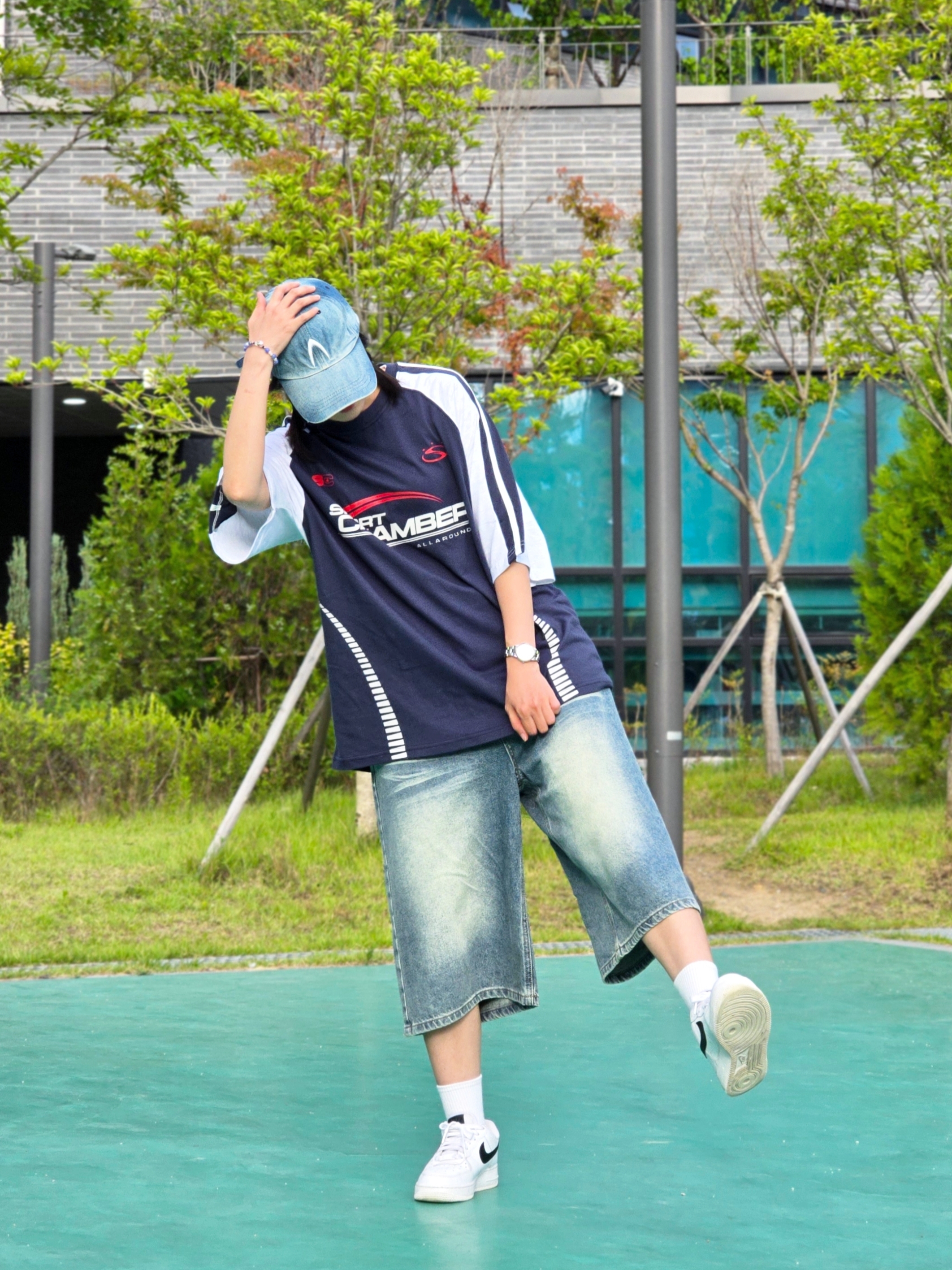SPORT CHAMBER SC Football T-shirt Navy, (W) Nike Air Force 1 '07 White Black 착용 스타일 - 1