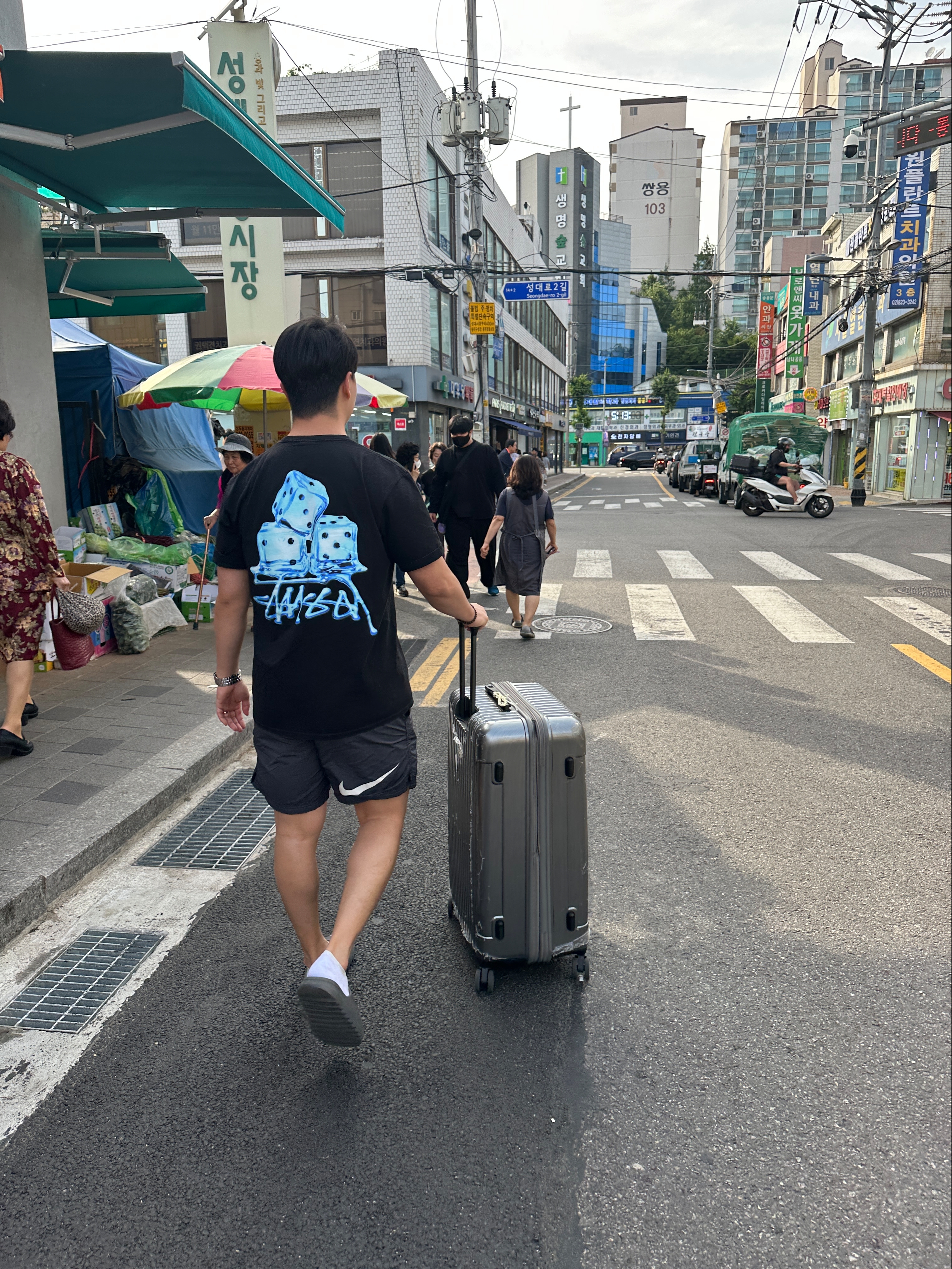 Stussy Melted T-Shirt Black, Nike x Stussy Water Shorts Off Noir 착용 스타일
