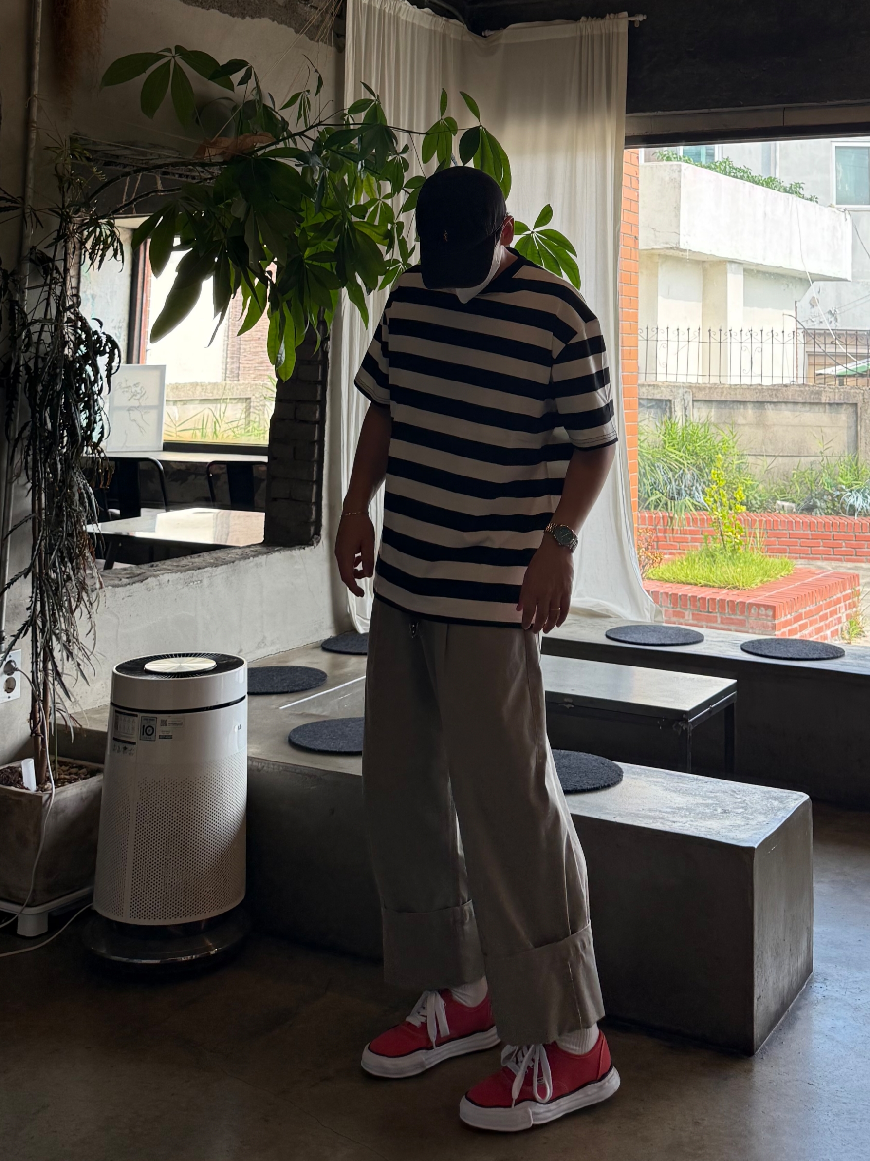 Maison Mihara Yasuhiro Baker OG Sole Canvas Low Cut Sneakers Red 착용 스타일 - 2
