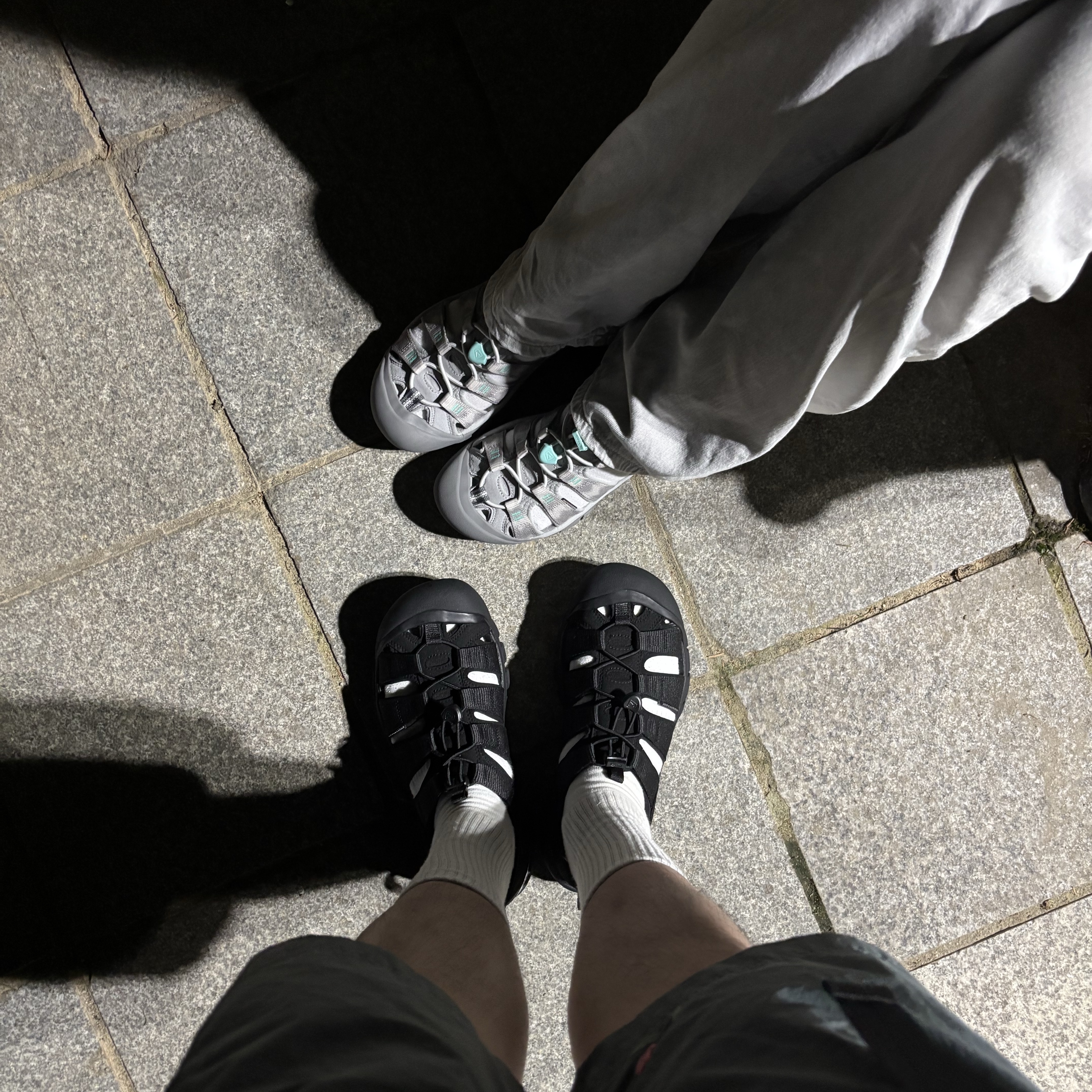(W) Keen Newport H2 Alloy Chevron, Keen Newport H2 Triple Black 착용 스타일