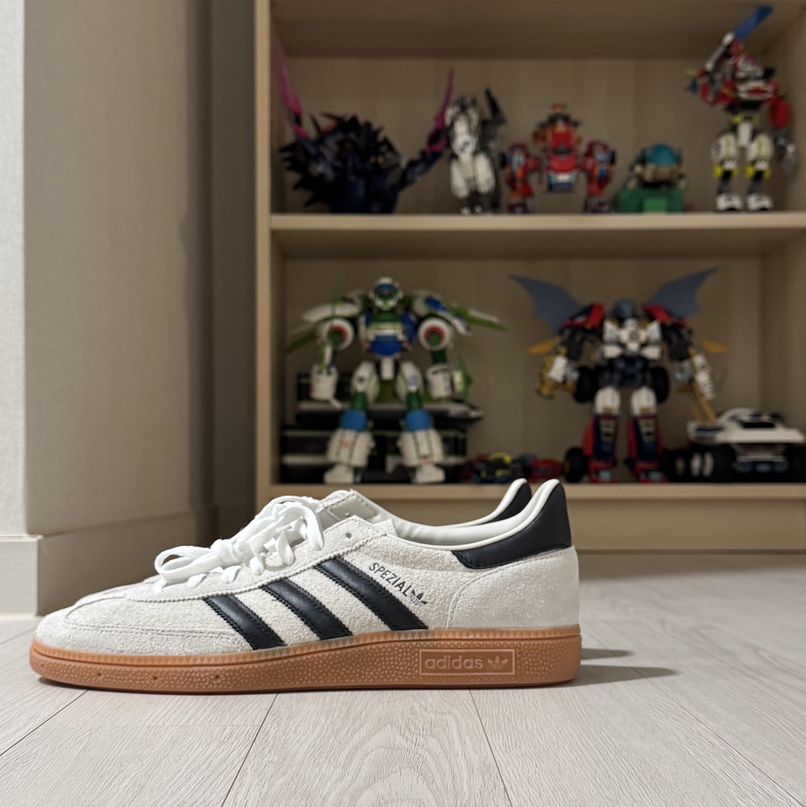 (W) Adidas Spezial Handball Aluminium Core Black 착용 스타일