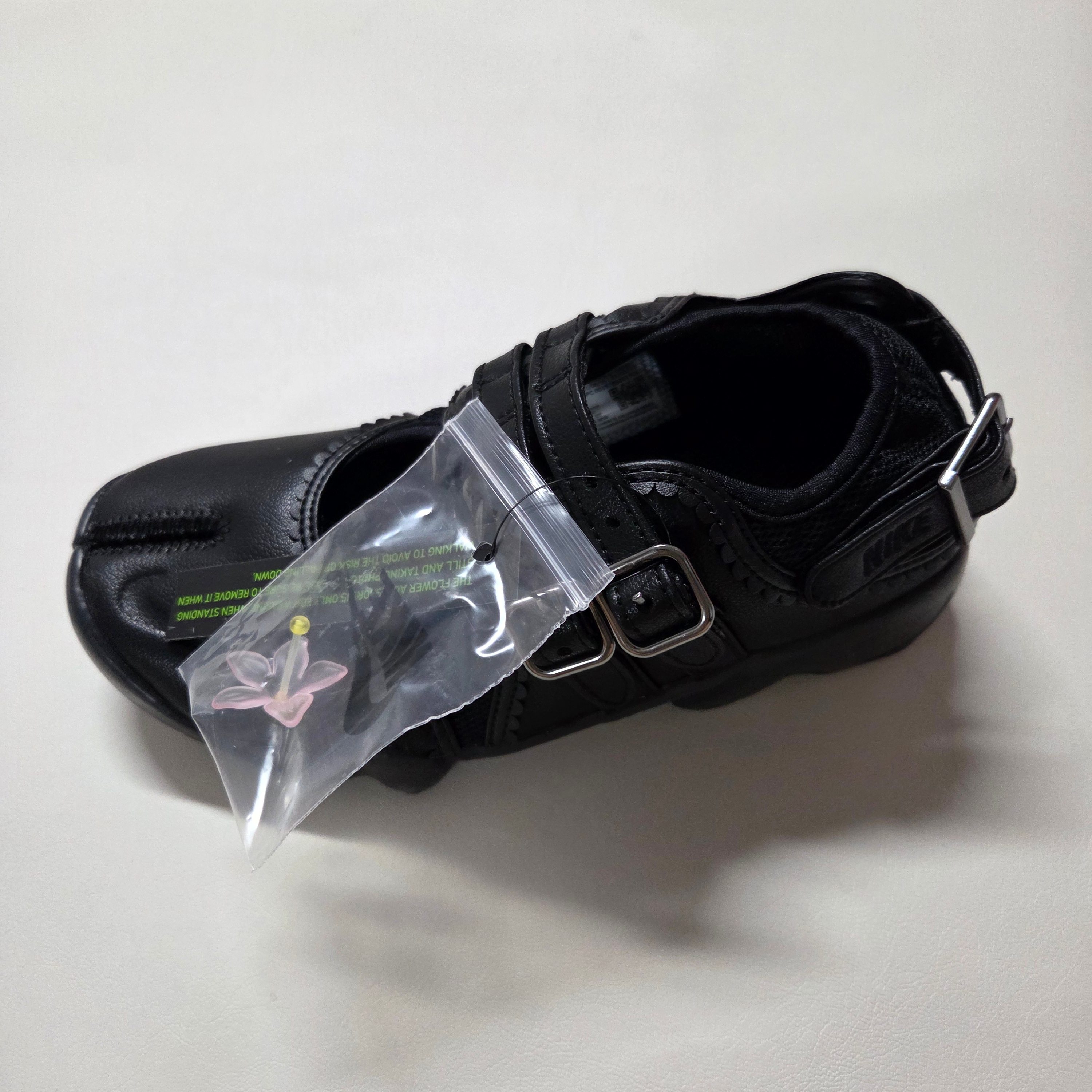(W) Nike Air Rift Breathe Strap Black 착용 스타일 - 2
