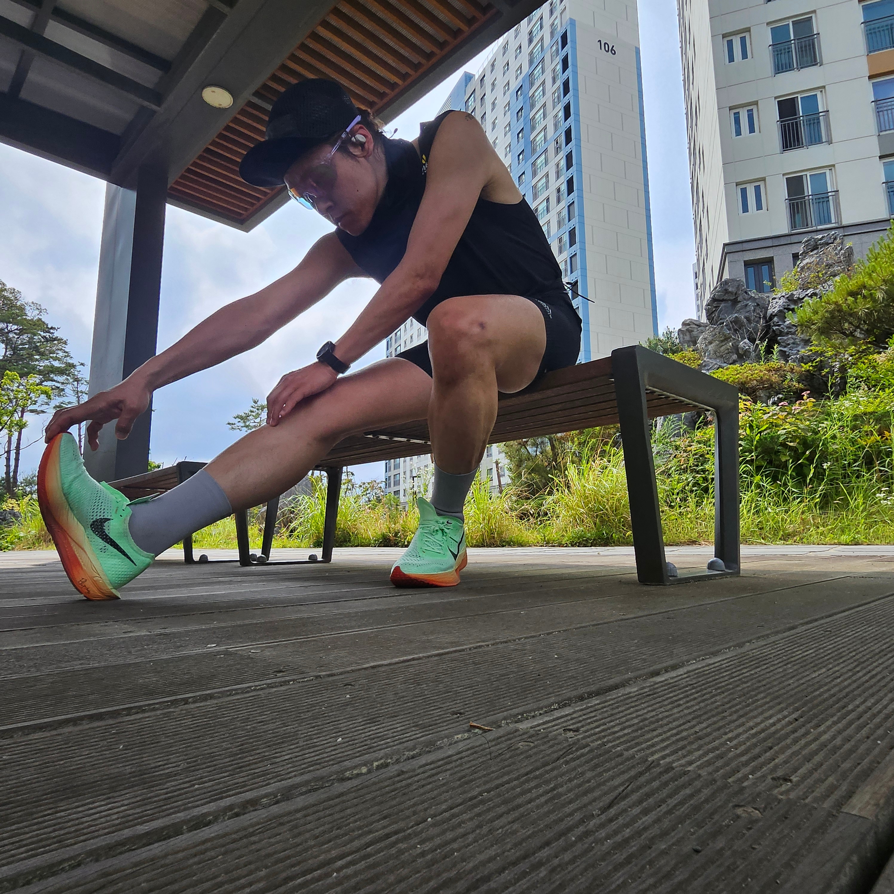 Nike ZoomX Vaporfly Next% 3 Vapor Green Dragon Red 착용 스타일 - 2