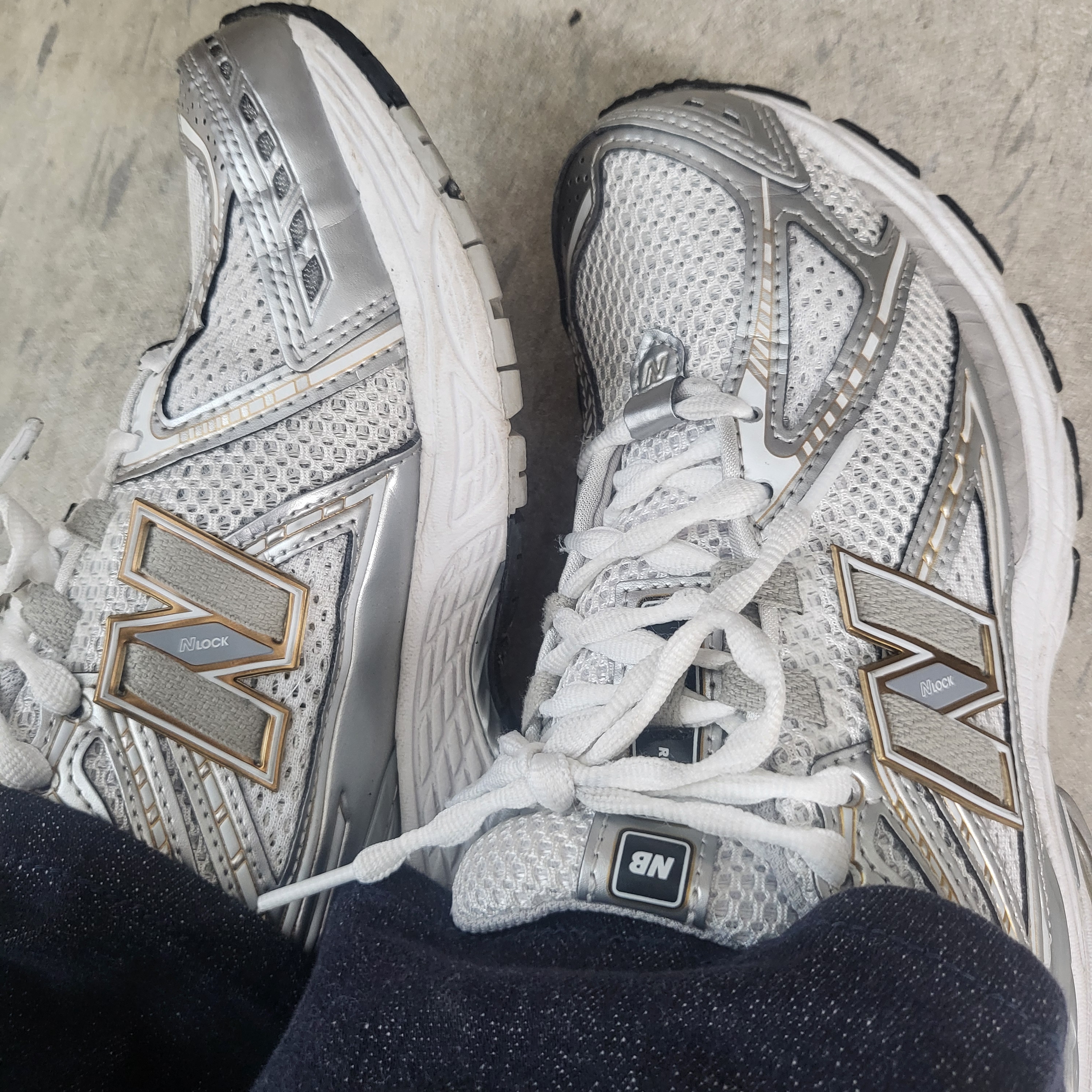New Balance 1906R White Metallic Silver 착용 스타일