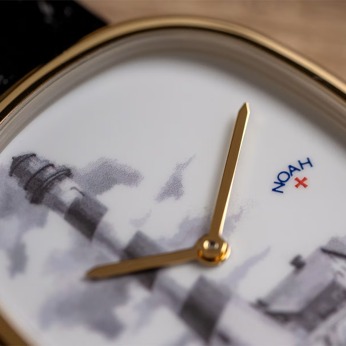 Timex x Noah Lighthouse Watch Black Gold 착용 스타일 - 6