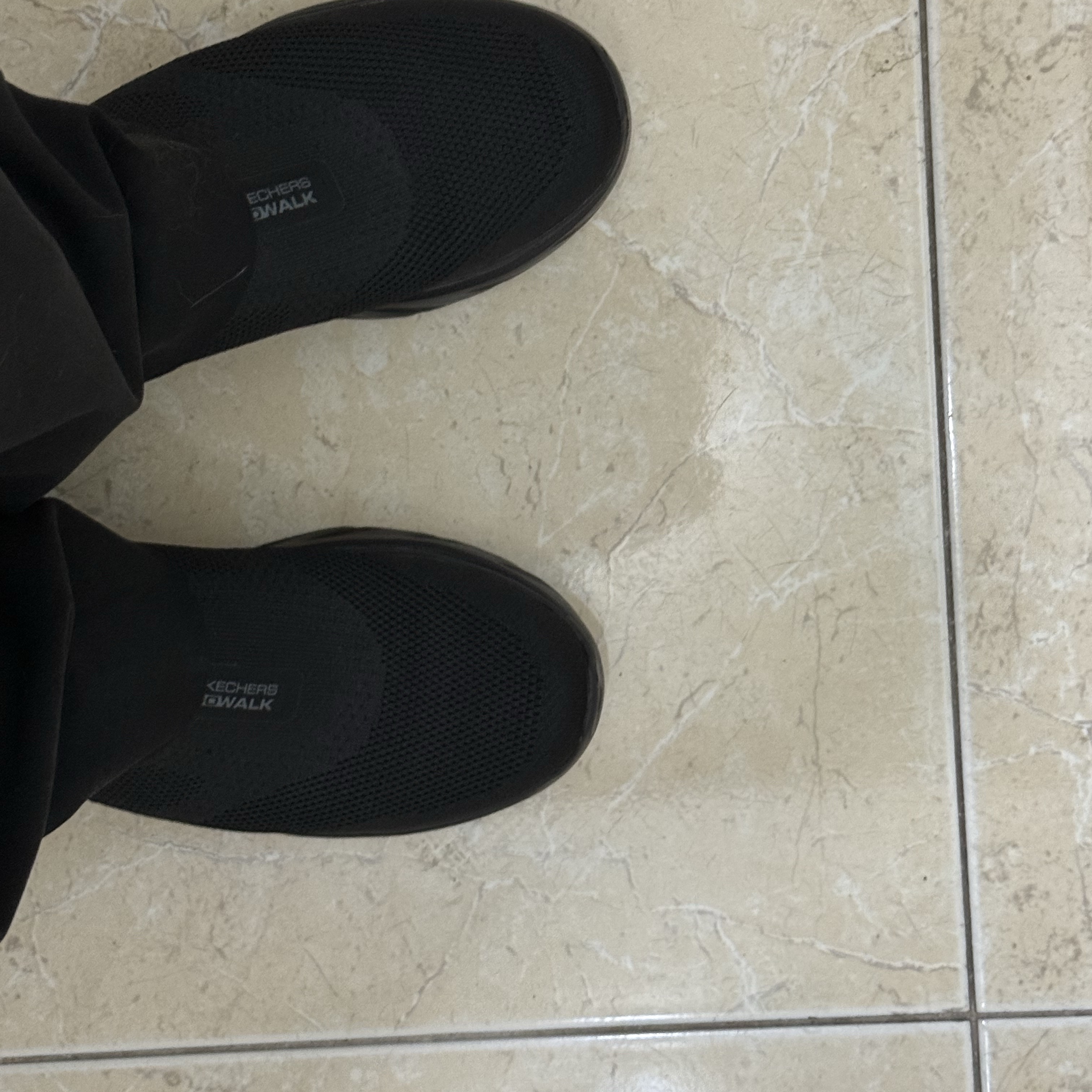 Skechers Go Walk 7 Slip-Ins Black - Regular 착용 스타일