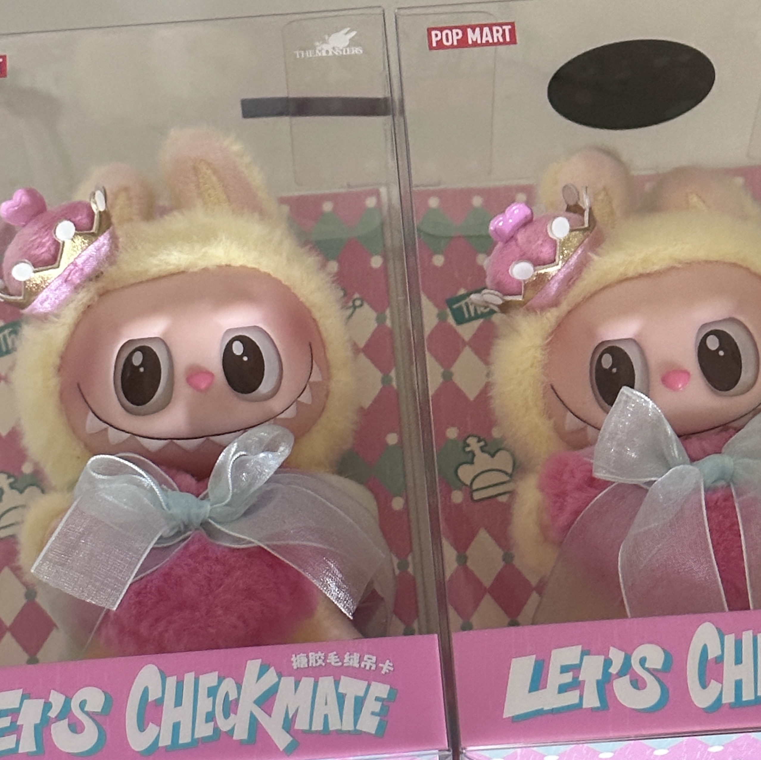 Pop Mart The Monsters Checkmate Series Plush Keyring 착용 스타일