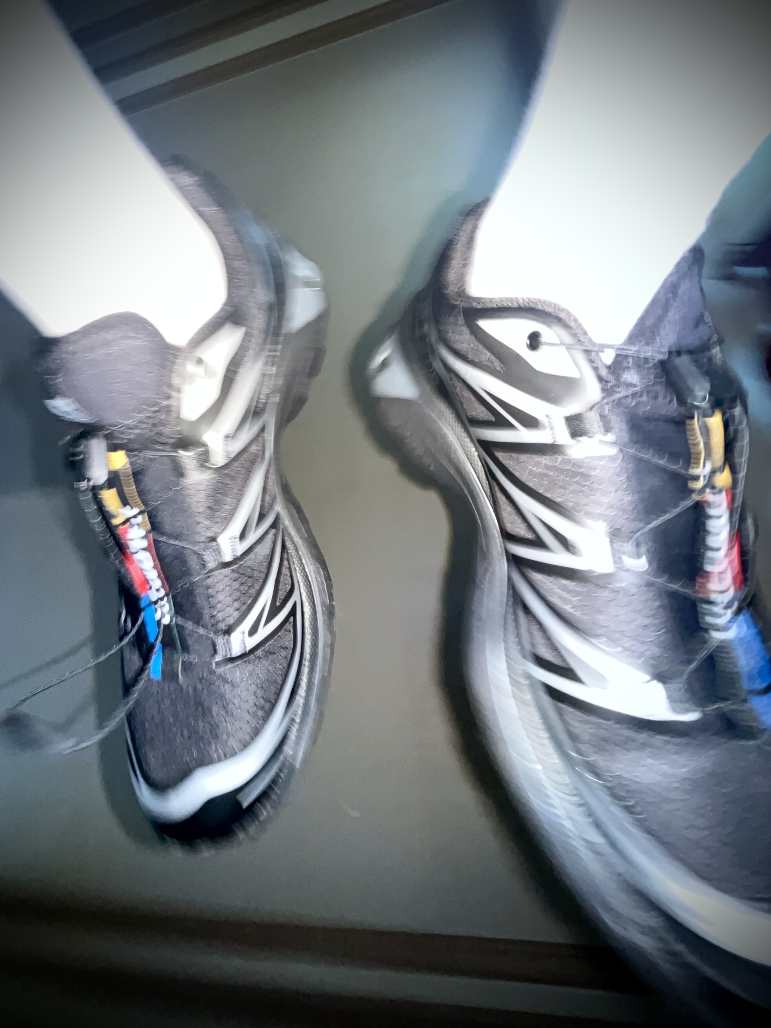 Salomon XT-6 GTX Black Silver 착용 스타일