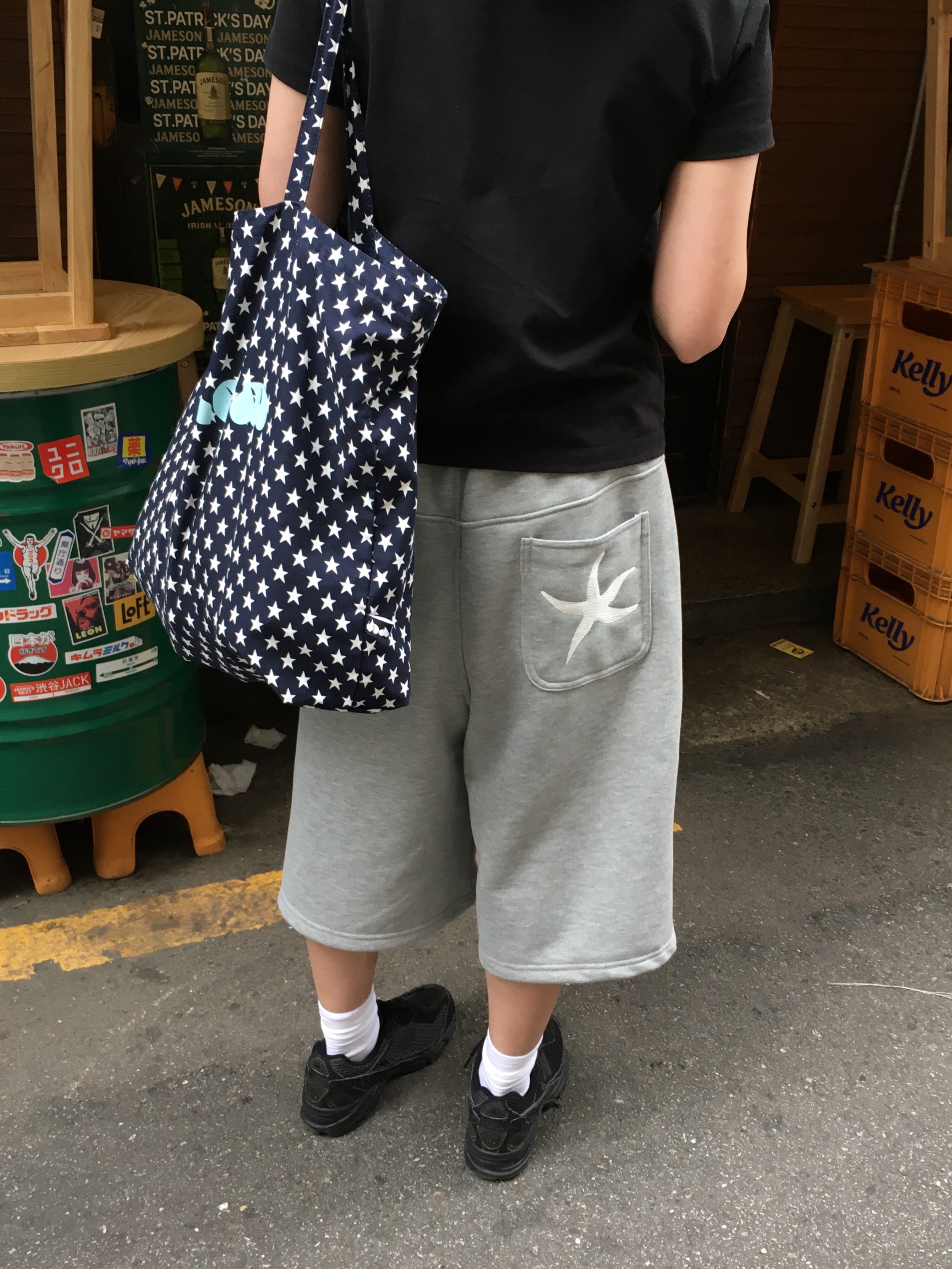 New Balance 509 Black Castle Grey, Shalomclub x NCT Wish Wing Star Bag Navy 착용 스타일 - 1