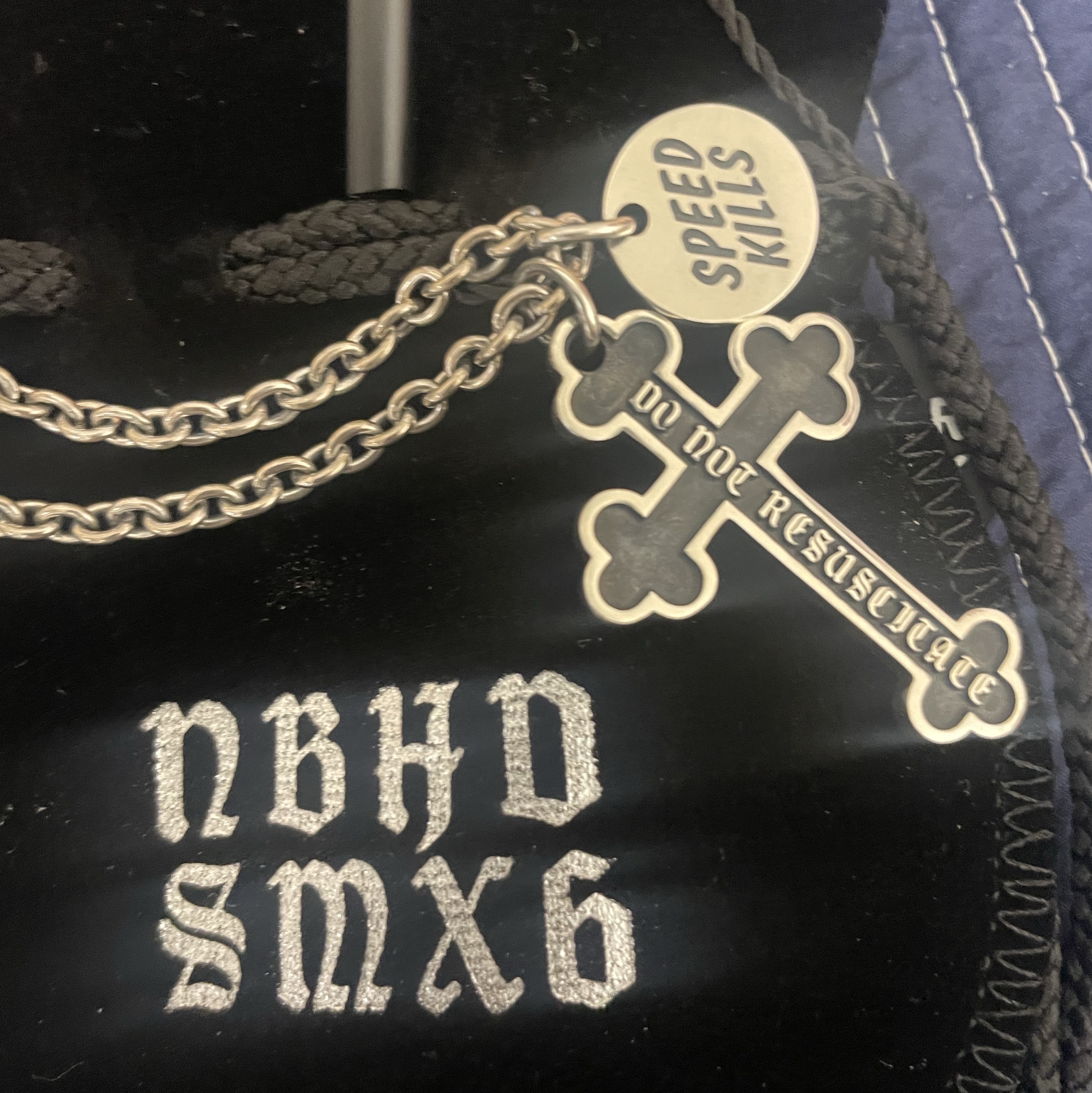 Neighborhood x Saint Mxxxxxx Necklace Silver - 25SS 착용 스타일 - 1