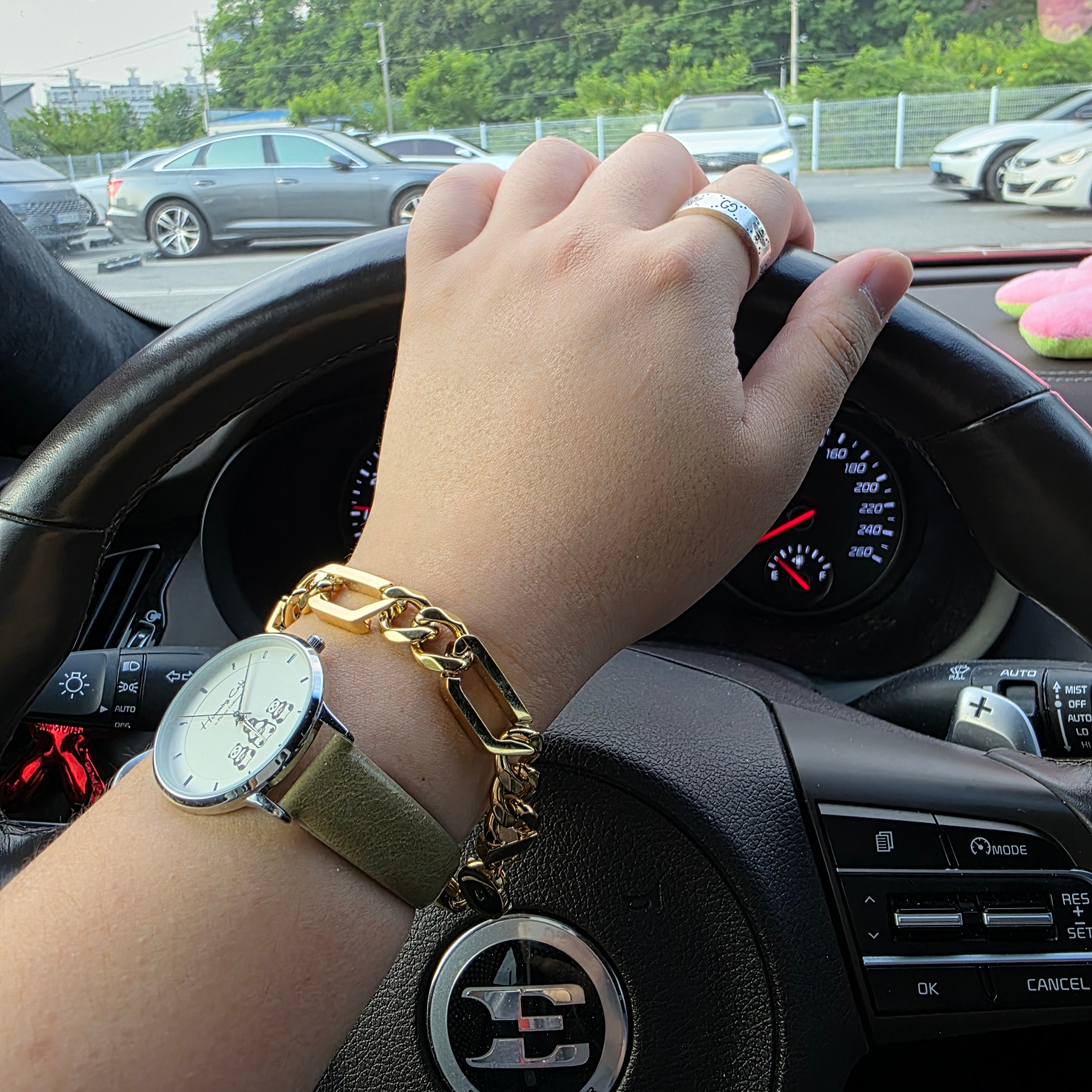 Gucci GG Bee Engraved Thin Ring Silver, Diesel DX1471 Stainless Steel Chain Bracelet Gold 착용 스타일