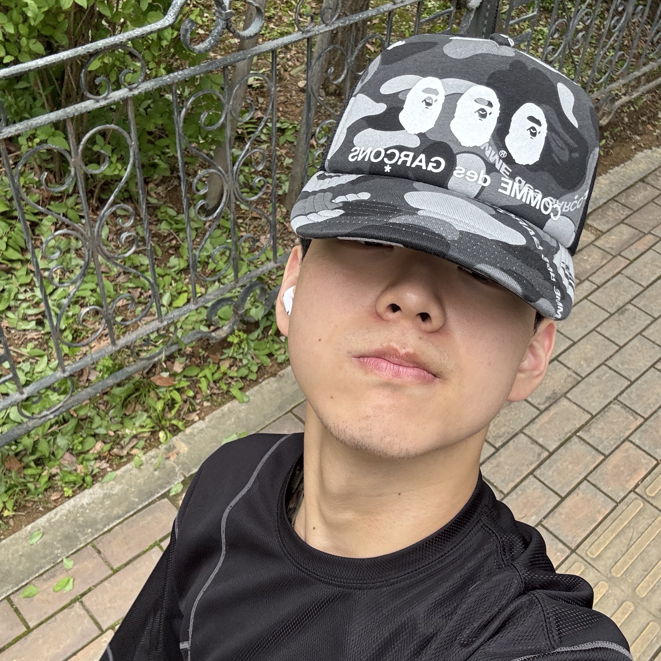 BAPE x Comme des Garcons Osaka Camo Mesh Cap Black 착용 스타일