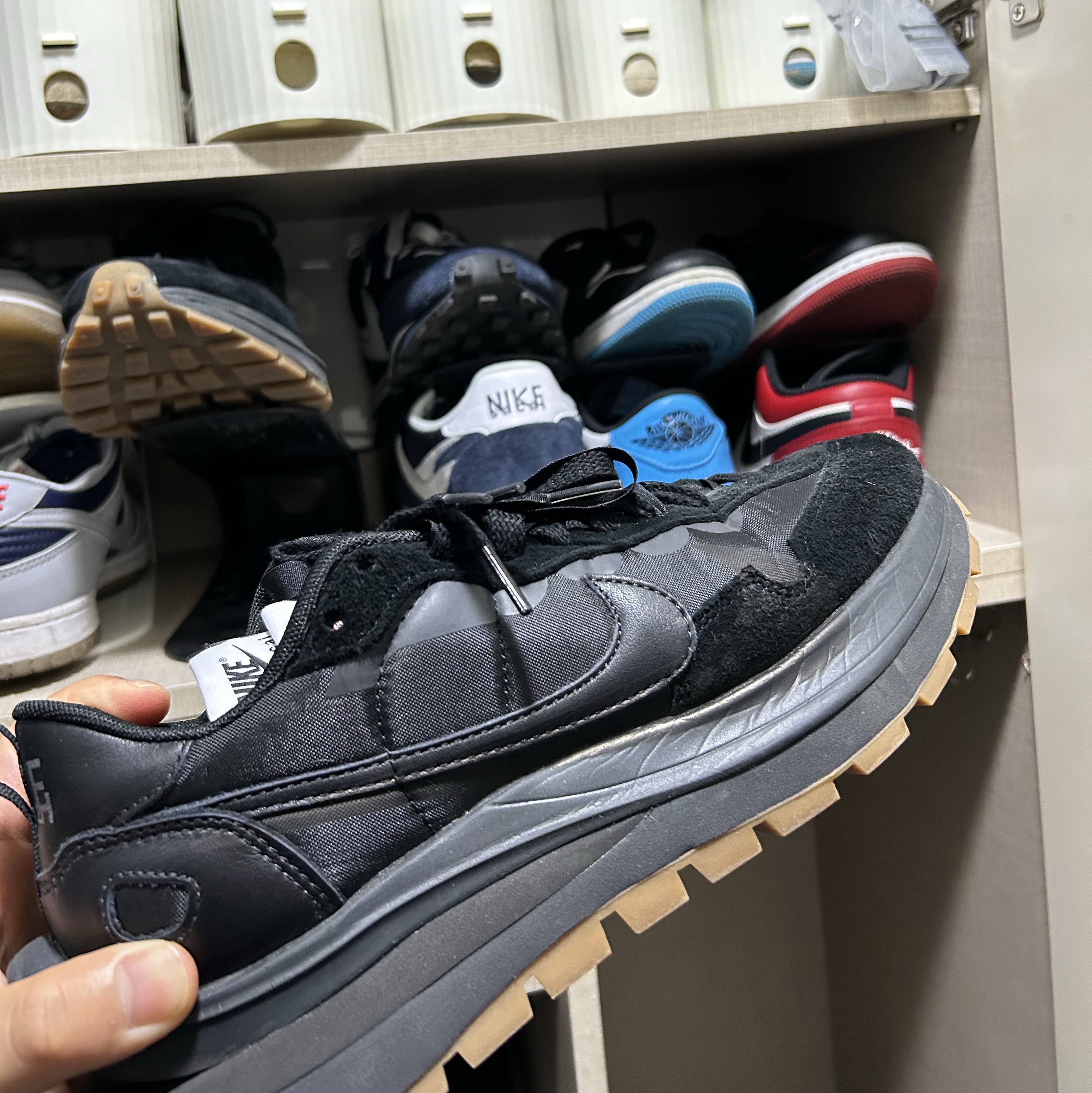 Nike x Sacai VaporWaffle Black and Gum 착용 스타일