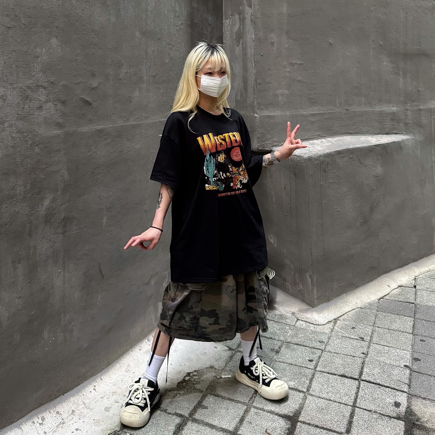 Gildan X American Collection Western T-Shirt Black 착용 스타일 - 4
