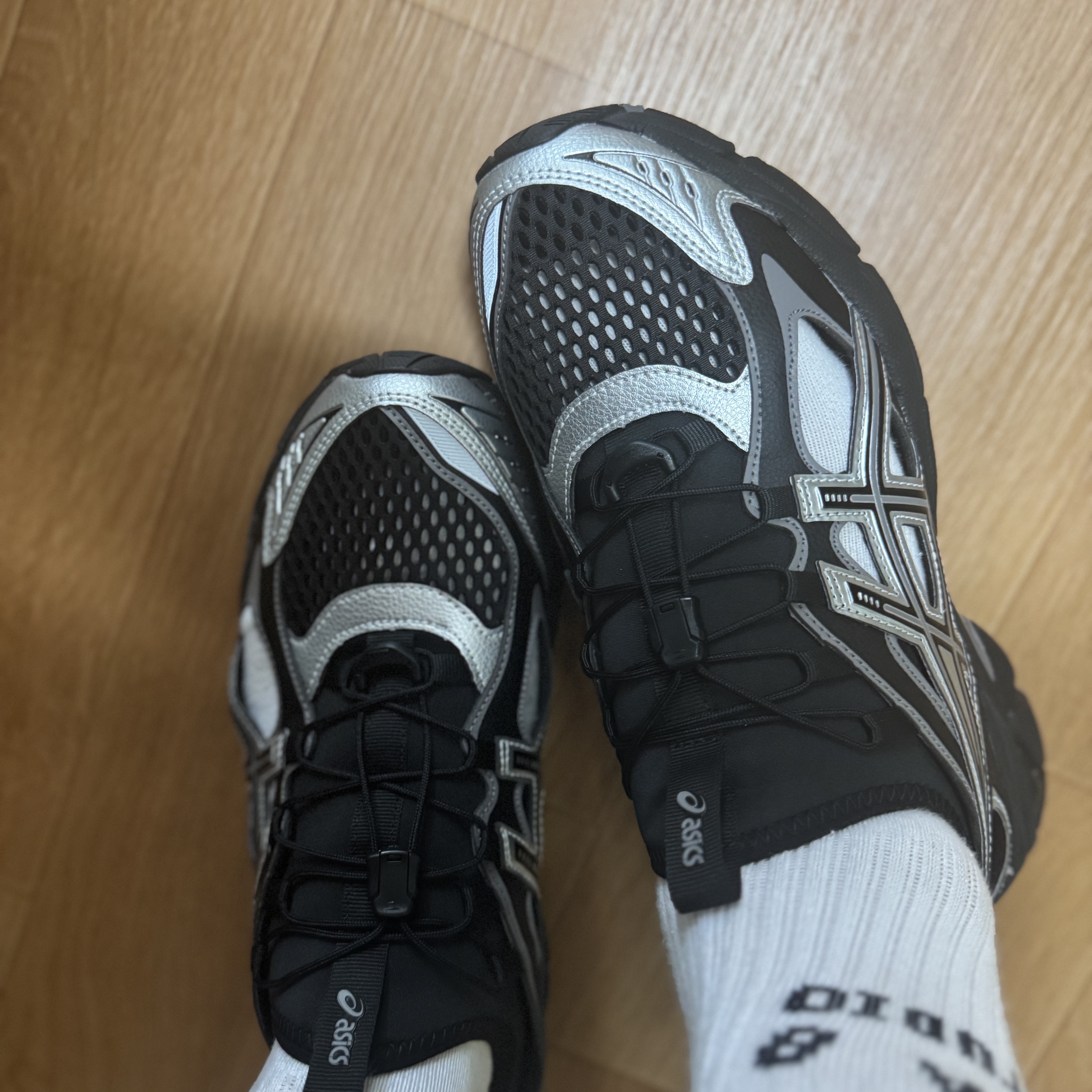 Asics GT-2160 Breeze Black Pure Silver 착용 스타일 - 5