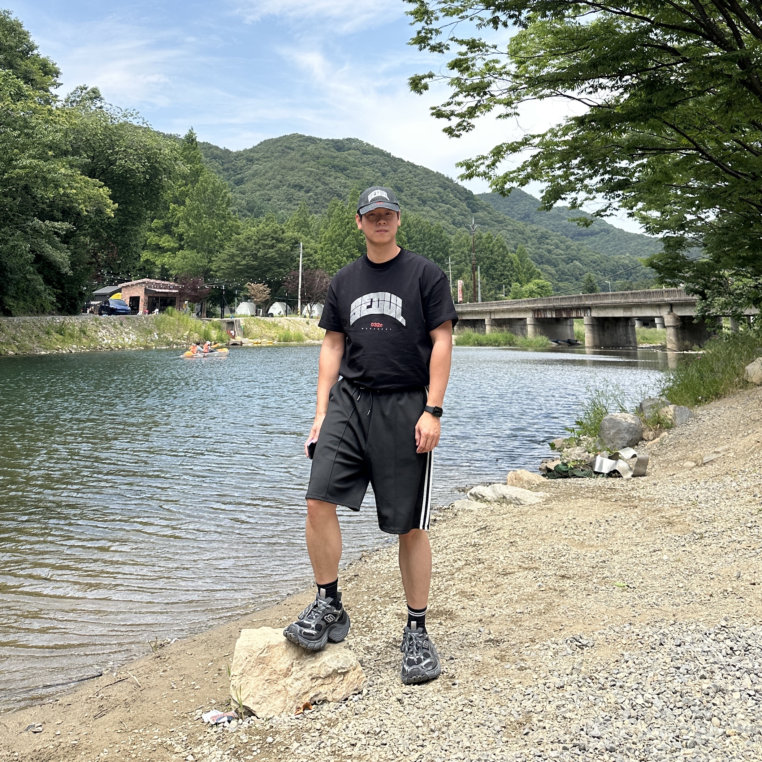 Balenciaga 6XL Sneakers Black Gray 착용 스타일