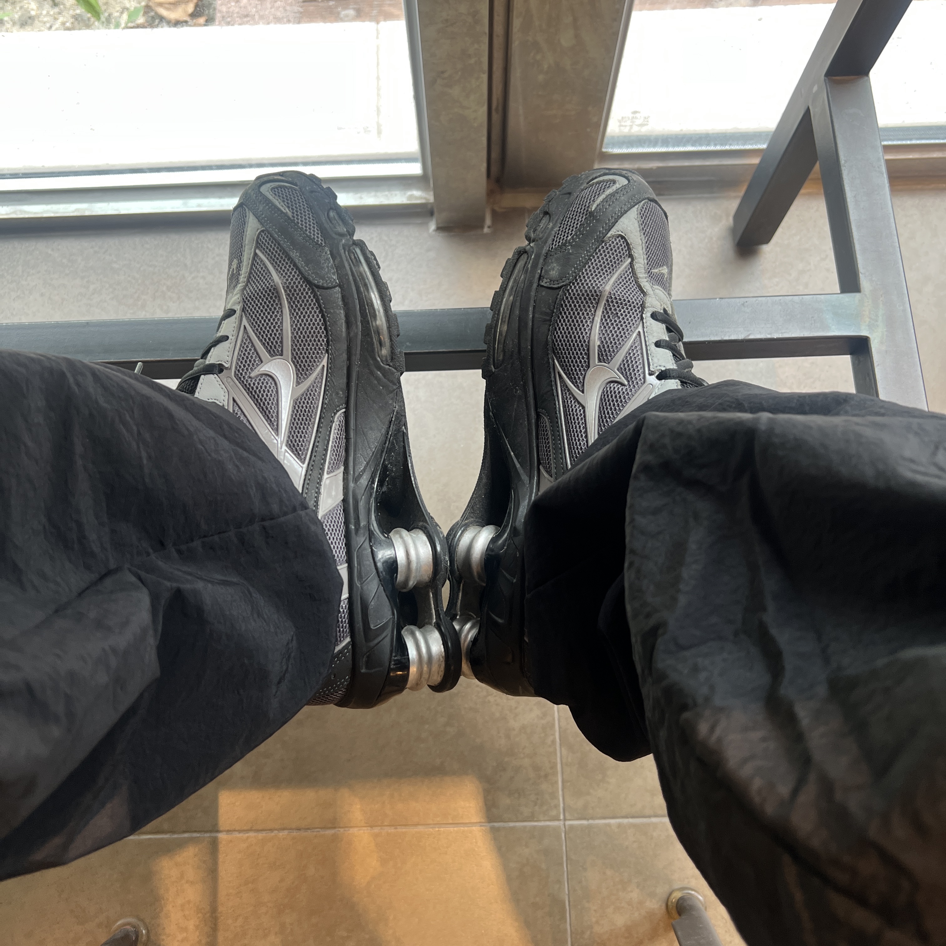 Nike Shox Ride 2 Light Graphite Anthracite 착용 스타일