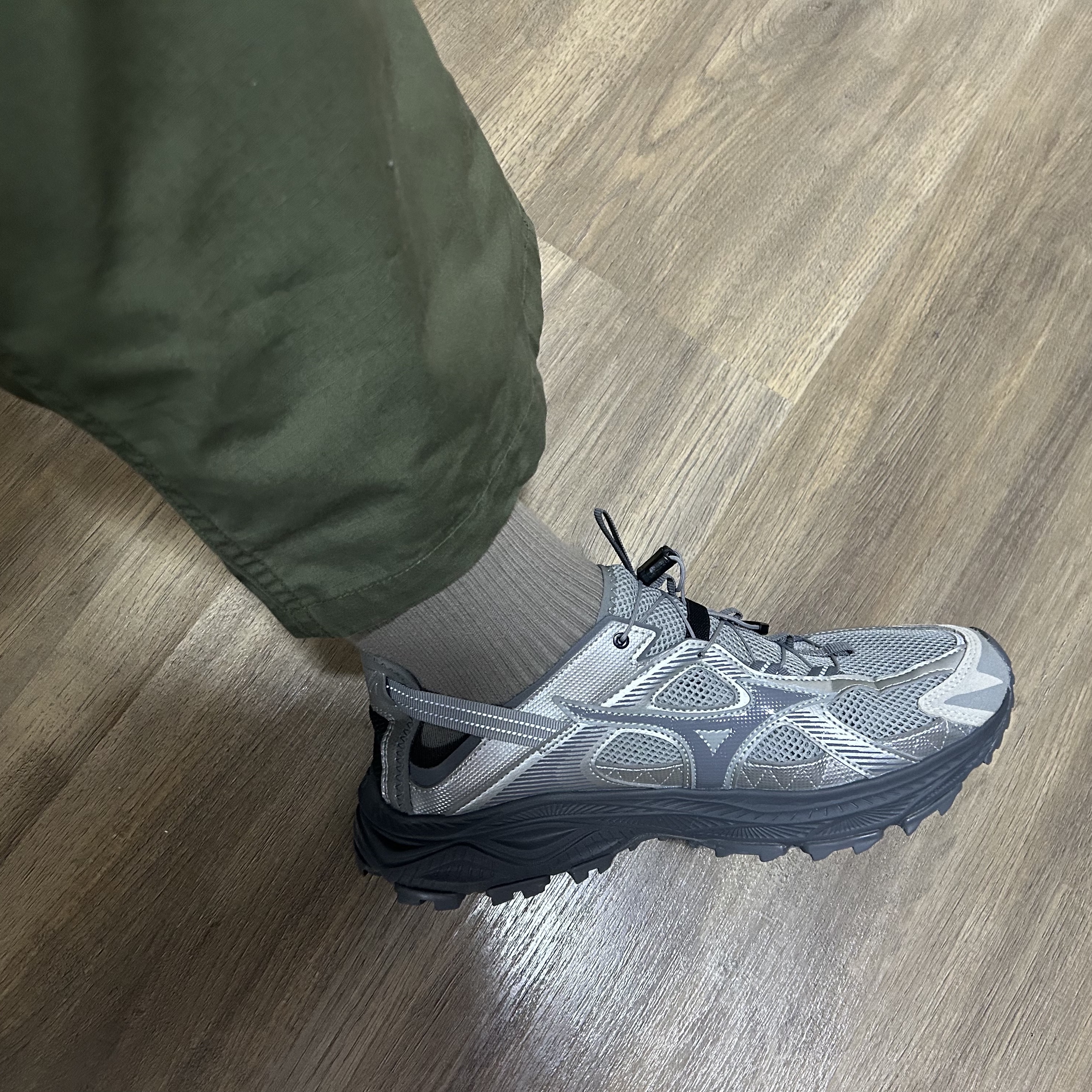Mizuno Racer Trail SE Silver Grey 착용 스타일 - 2