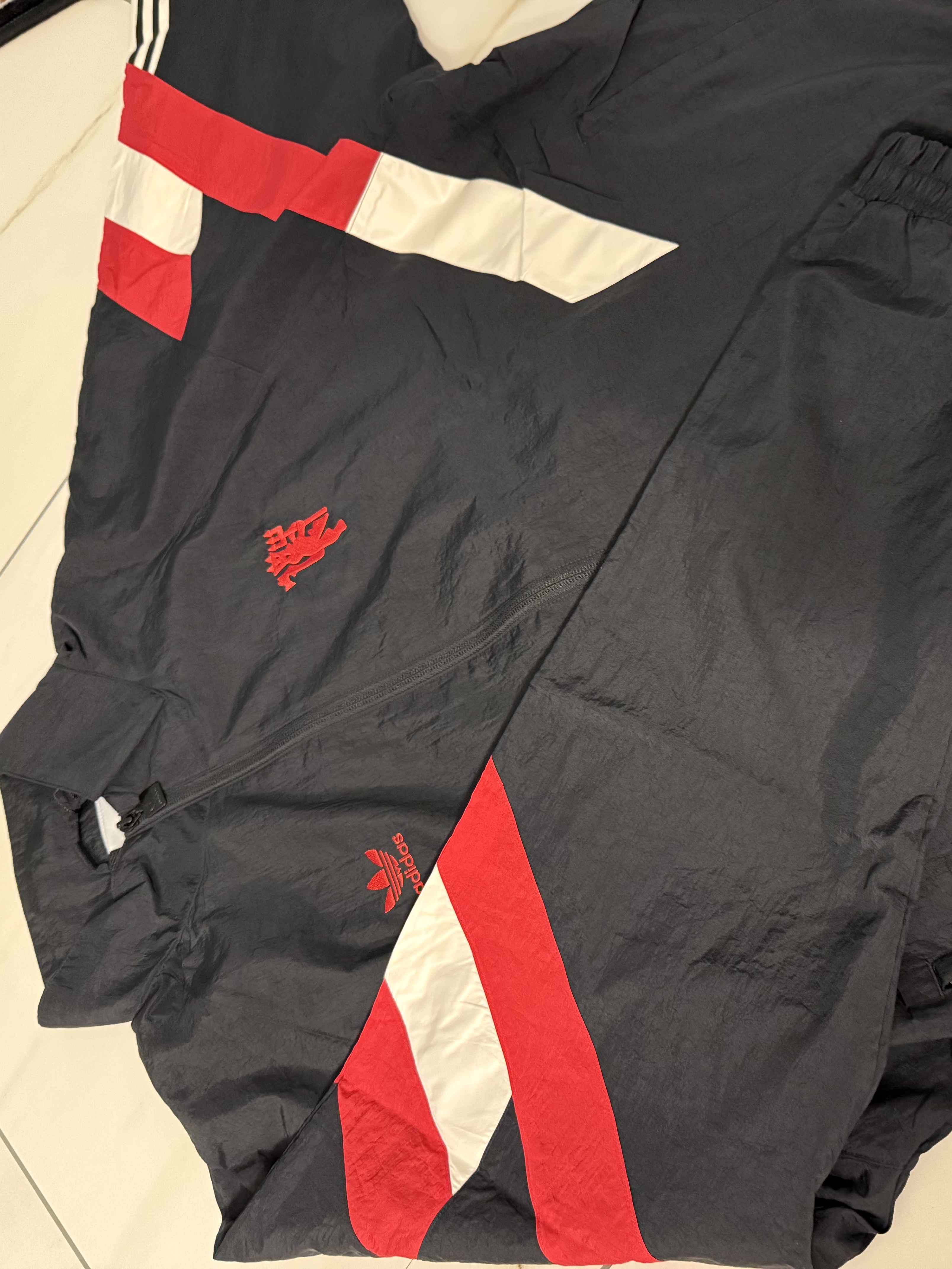 Adidas Manchester United Originals Track Top Black Red - KR Sizing 착용 스타일 - 2