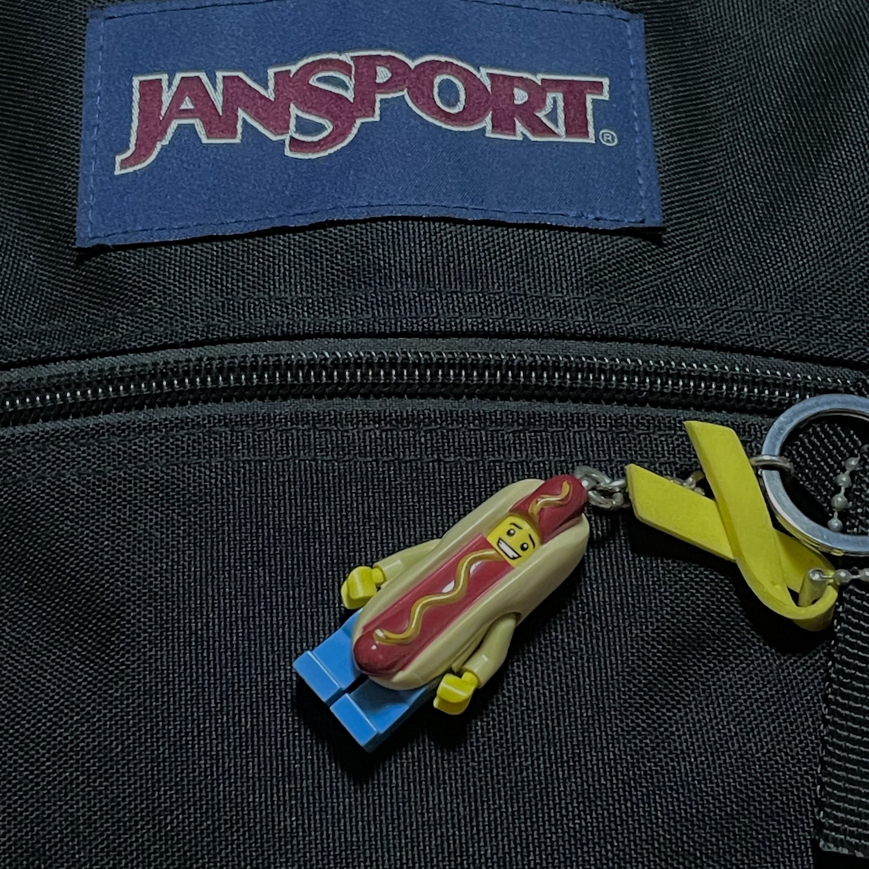 Jansport Big Student Backpack Black, Oofos OOriginal Black 착용 스타일 - 2
