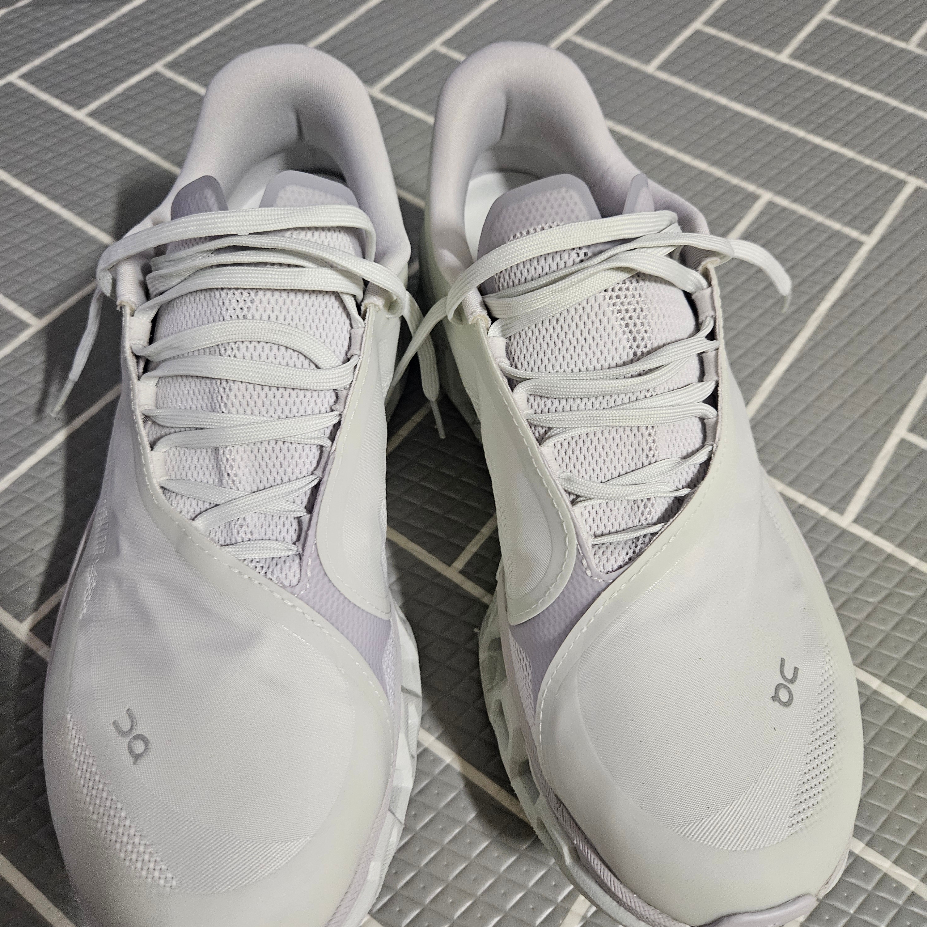 On Running x Post Archive Faction (Paf) Cloudmonster 2 Vapor Frost 착용 스타일 - 7