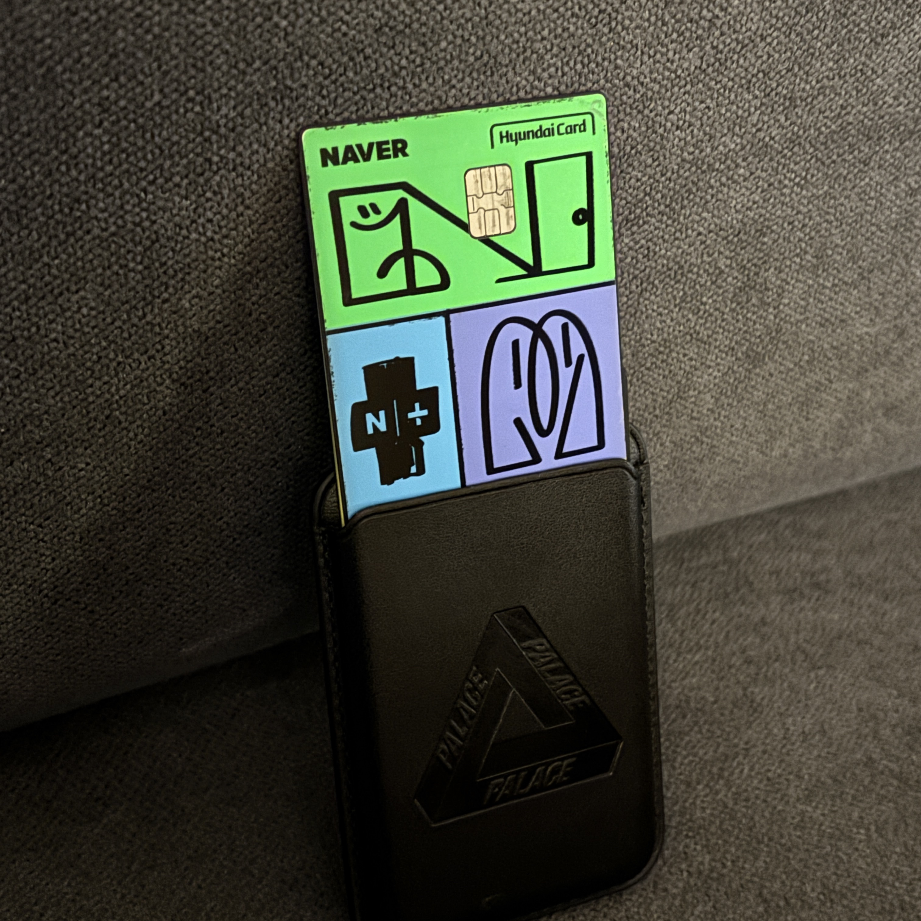 Palace Magsafe Wallet Black - 25SS 착용 스타일