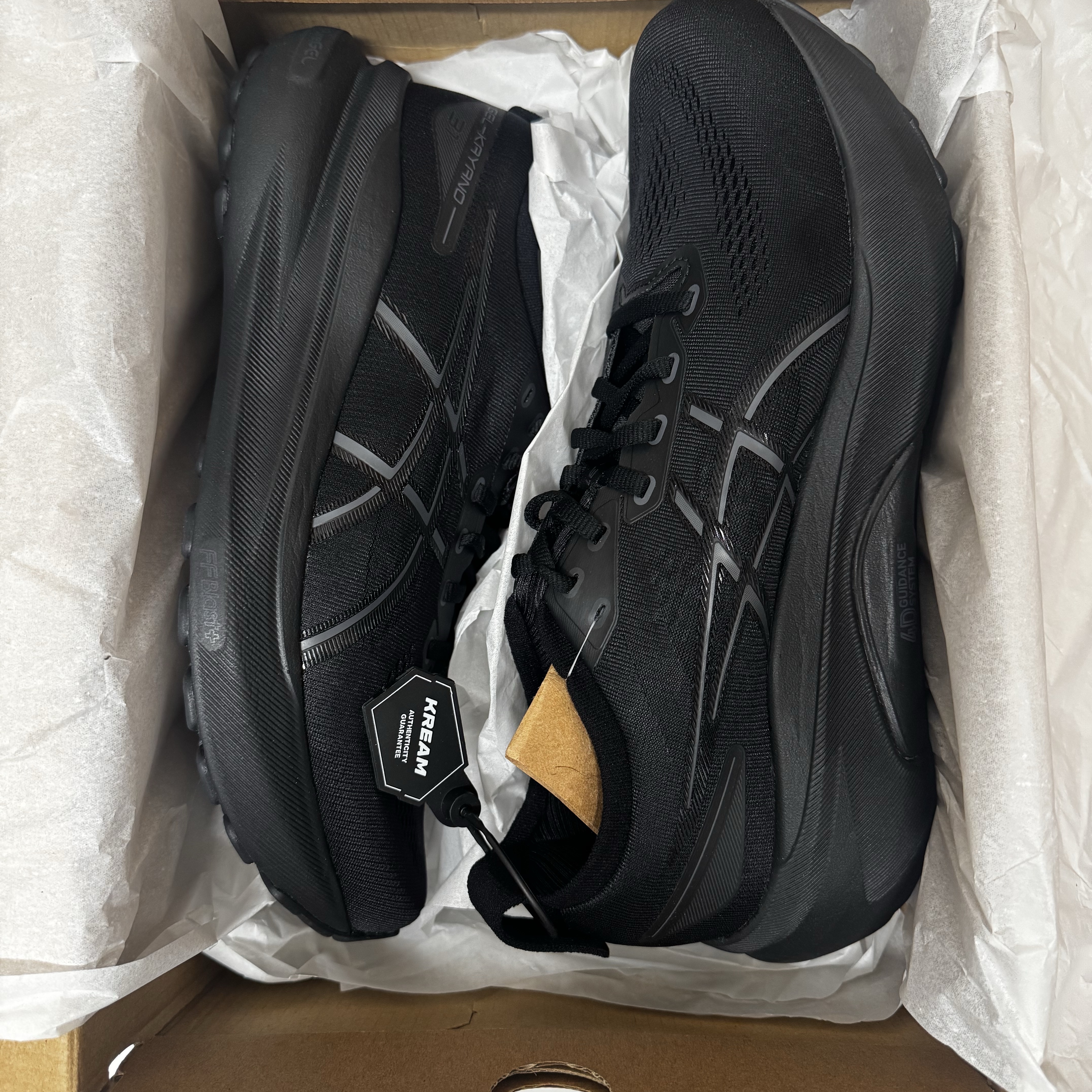 Asics Gel-Kayano 31 Black - 4E Extra Wide 착용 스타일