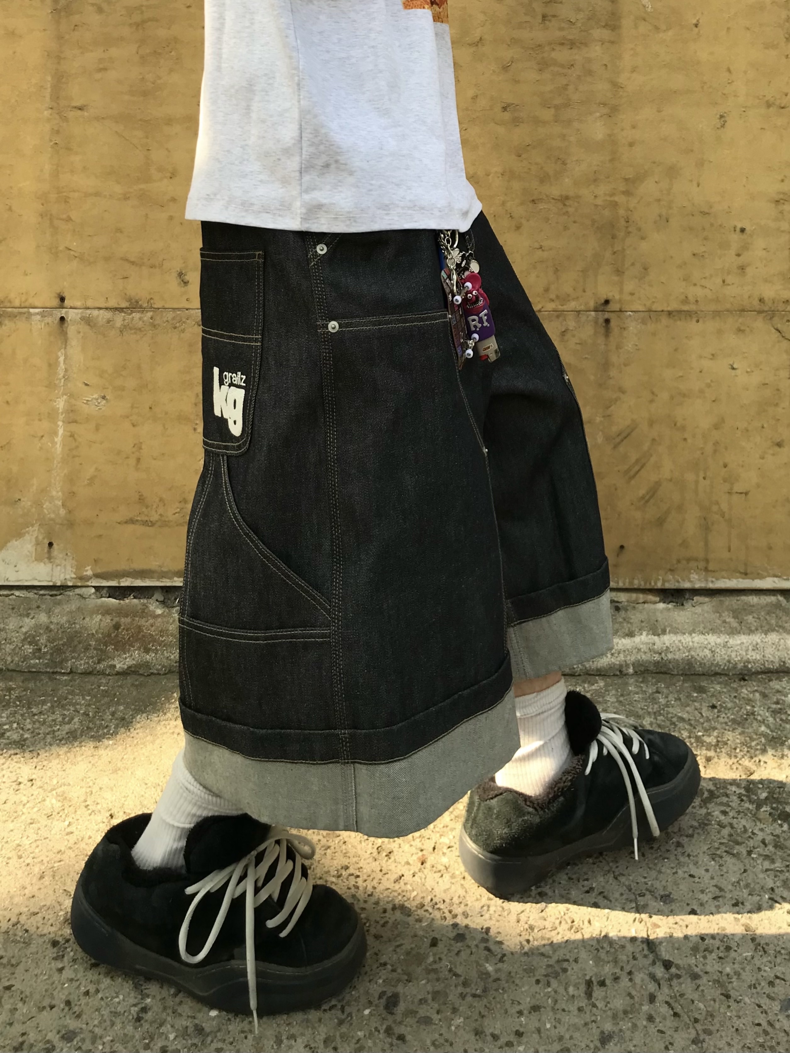 Honey Scoop House HNY Logo Trucker Cap Black, STU Cereal T-shirt Melange Grey 착용 스타일 - 2