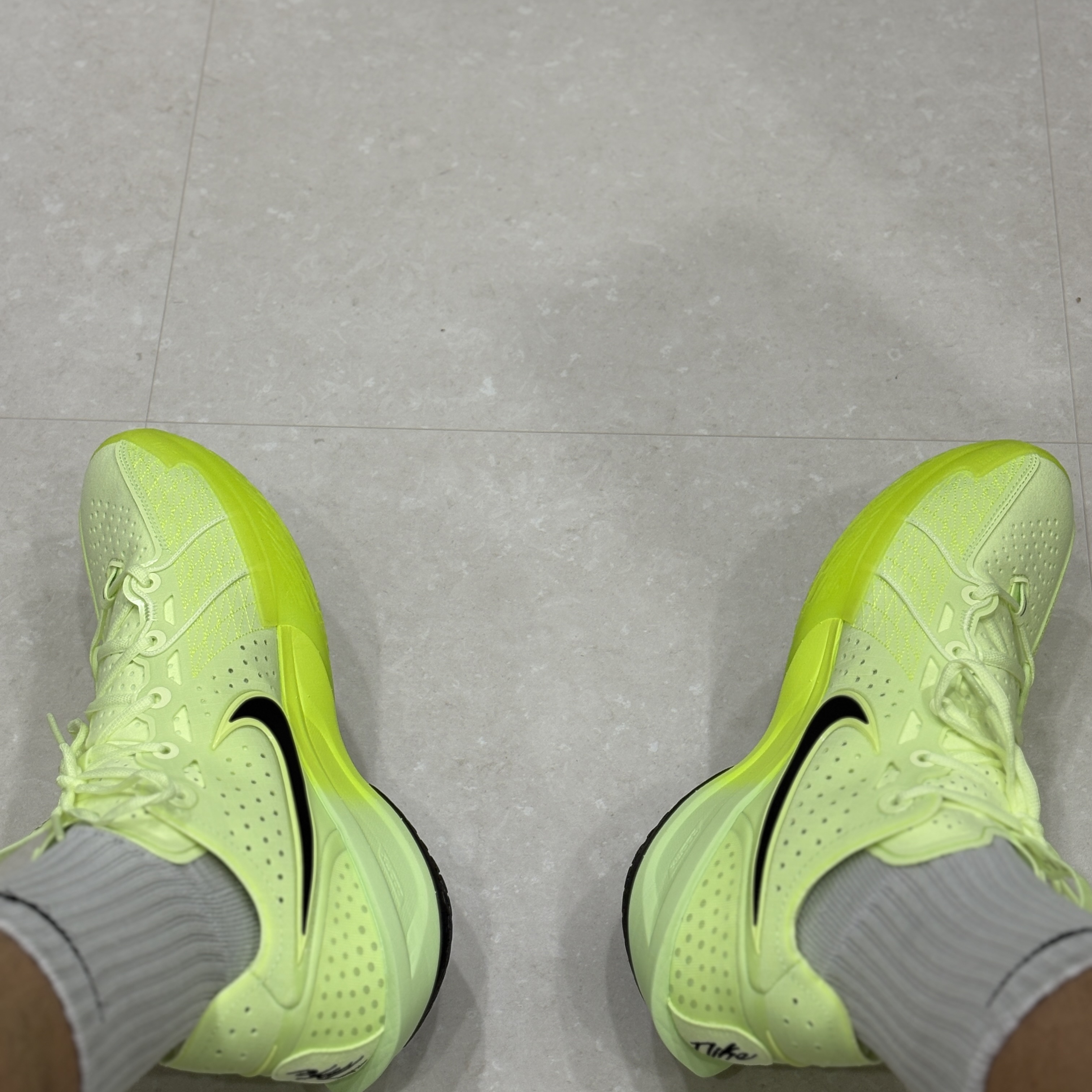 Nike Air Zoom G.T. Cut 3 EP Barely Volt Black 착용 스타일