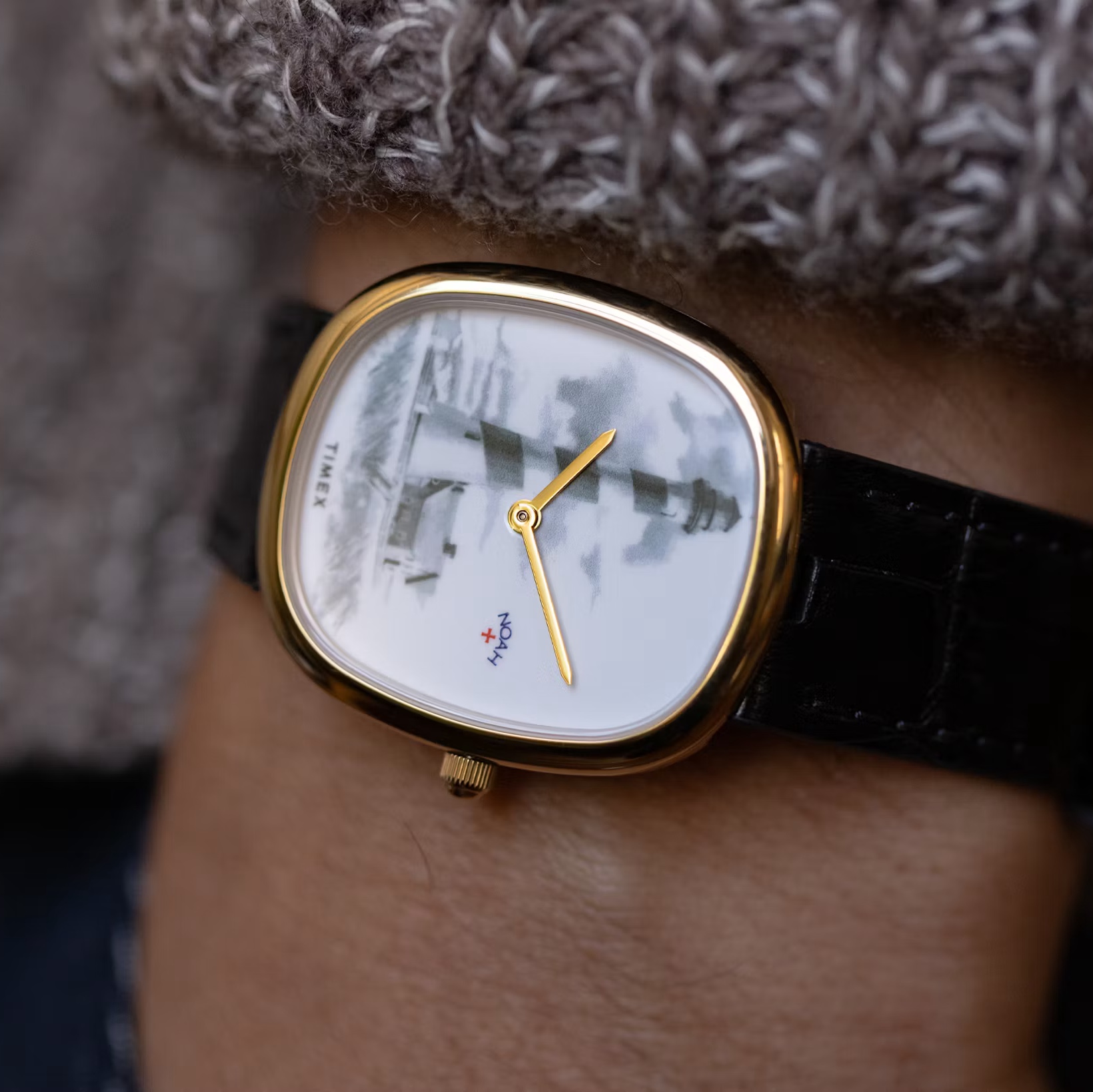 Timex x Noah Lighthouse Watch Black Gold 착용 스타일 - 8