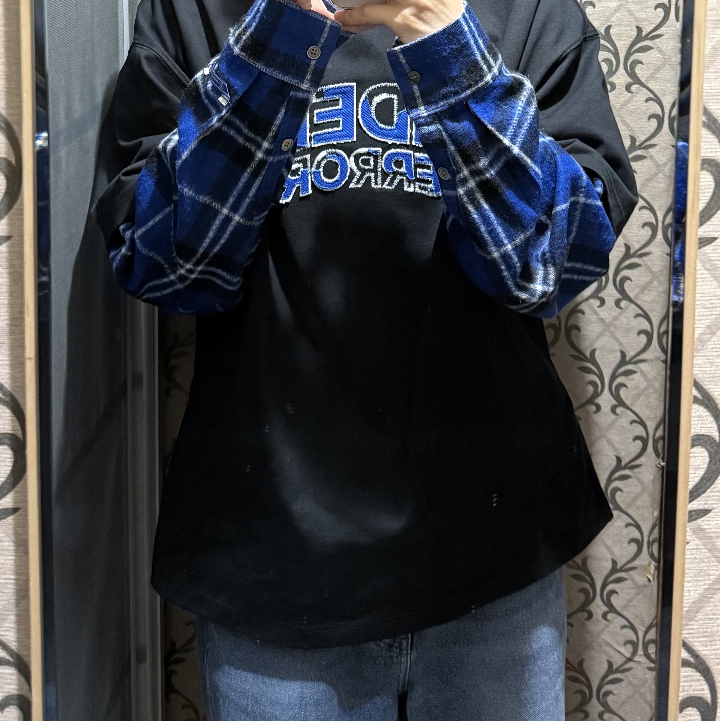 Ader Error Edca Logo T-Shirt Noir, Ader Error Roa Shirt Z-Blue 착용 스타일 - 2