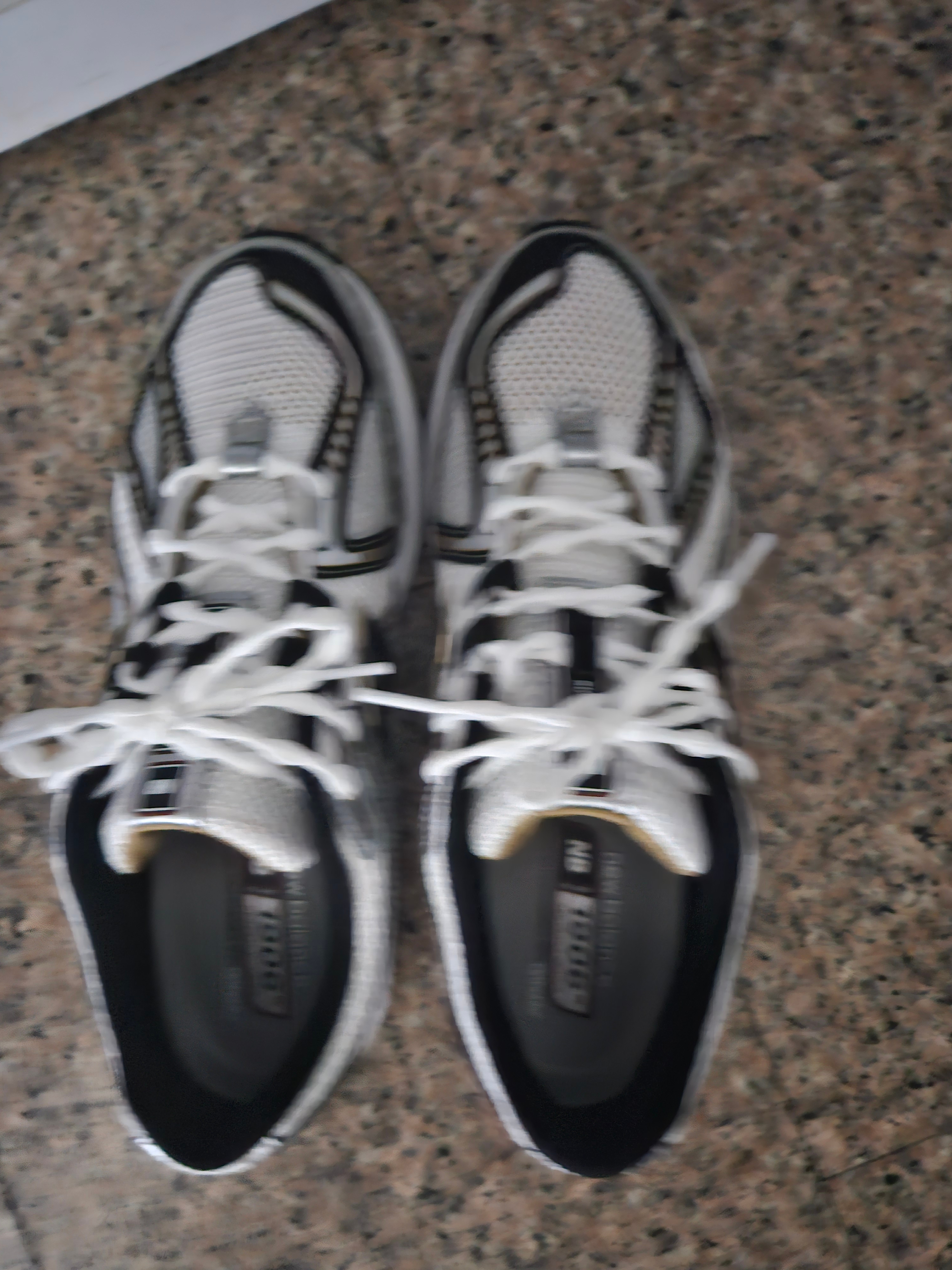 New Balance 1906R White Gold 착용 스타일