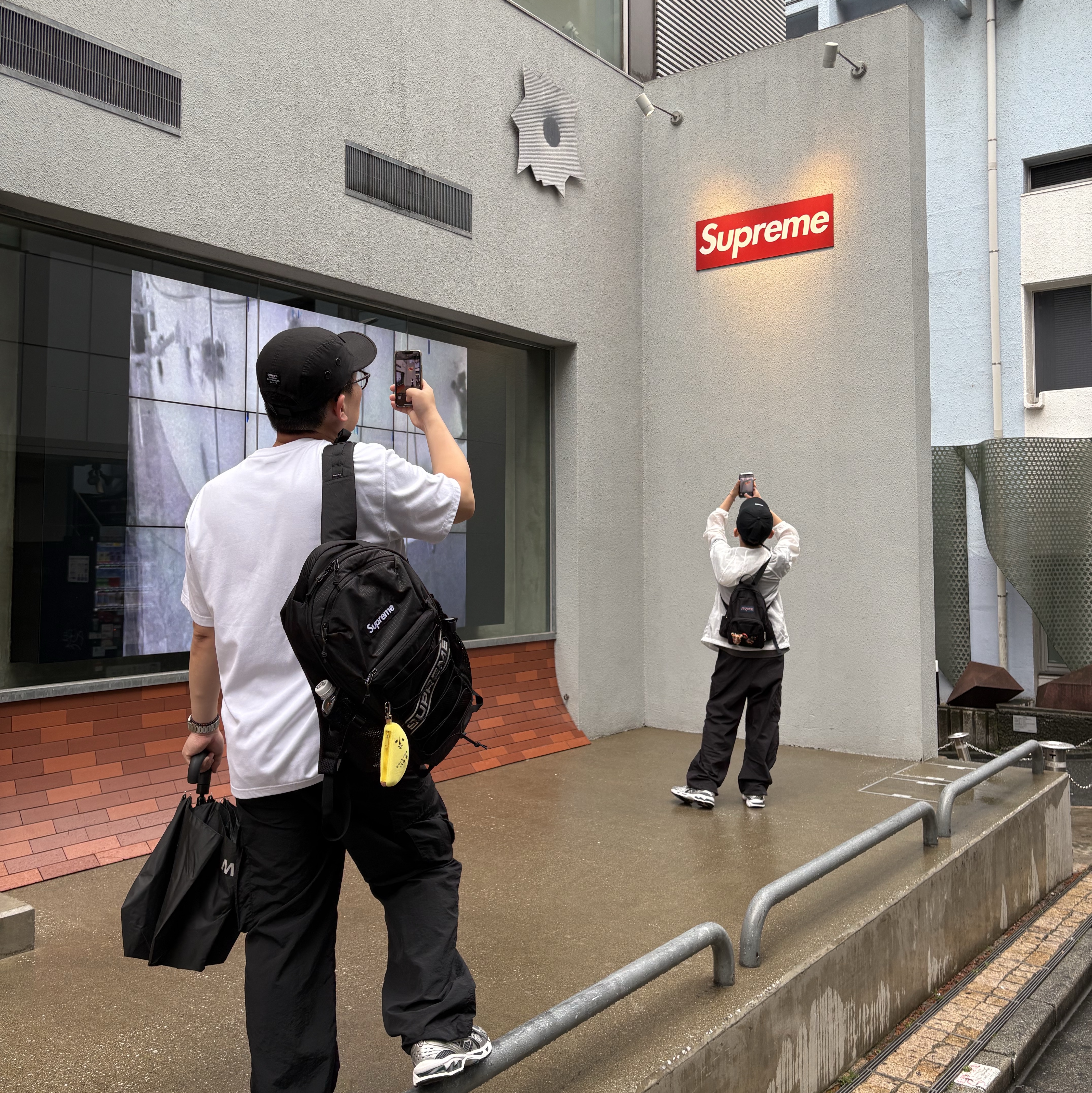 Supreme Backpack Black - 23FW 착용 스타일 - 2