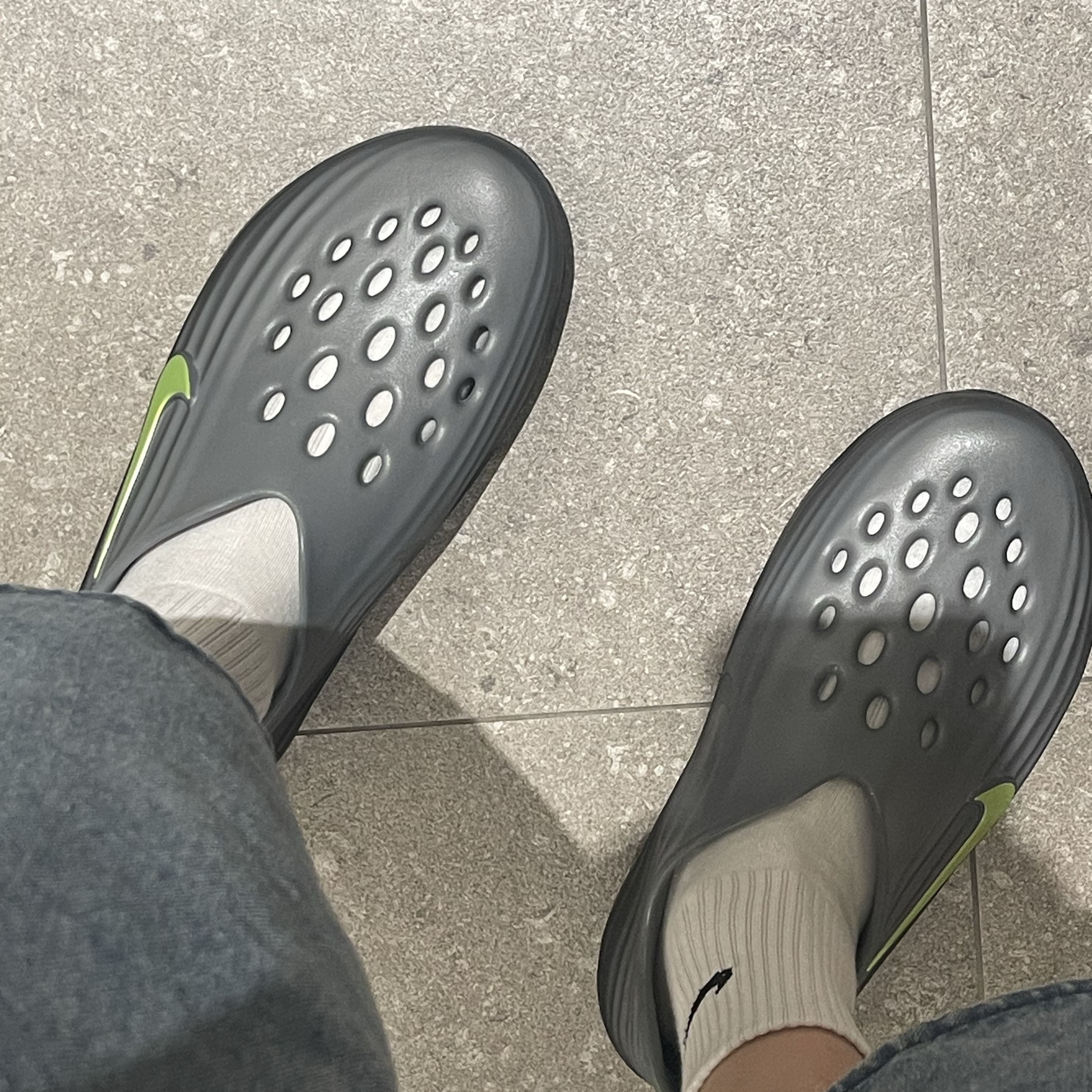 Nike ReactX Rejuven8 Black Cool Grey 착용 스타일