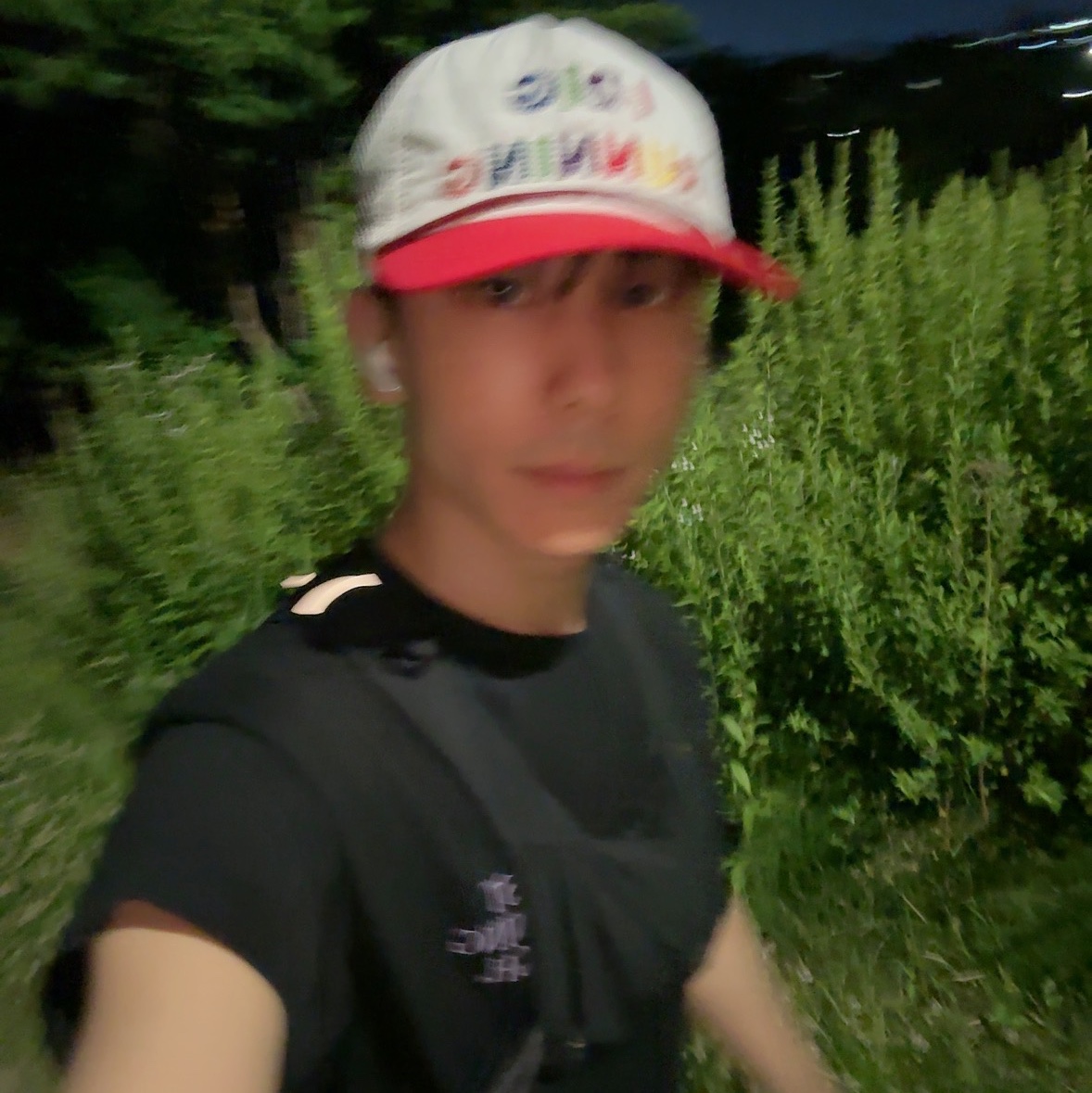 Alex Zono I Dig Running Rainbow Trucker Hat White Red, Adidas Adizero EVO SL Core Black Cloud White 착용 스타일 - 1