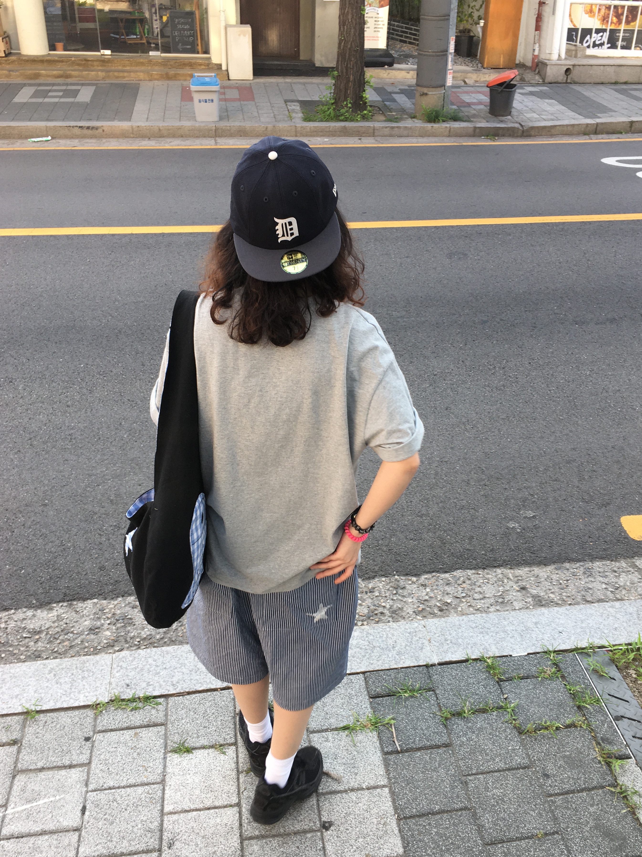 New Balance 509 Black Castle Grey 착용 스타일 - 3
