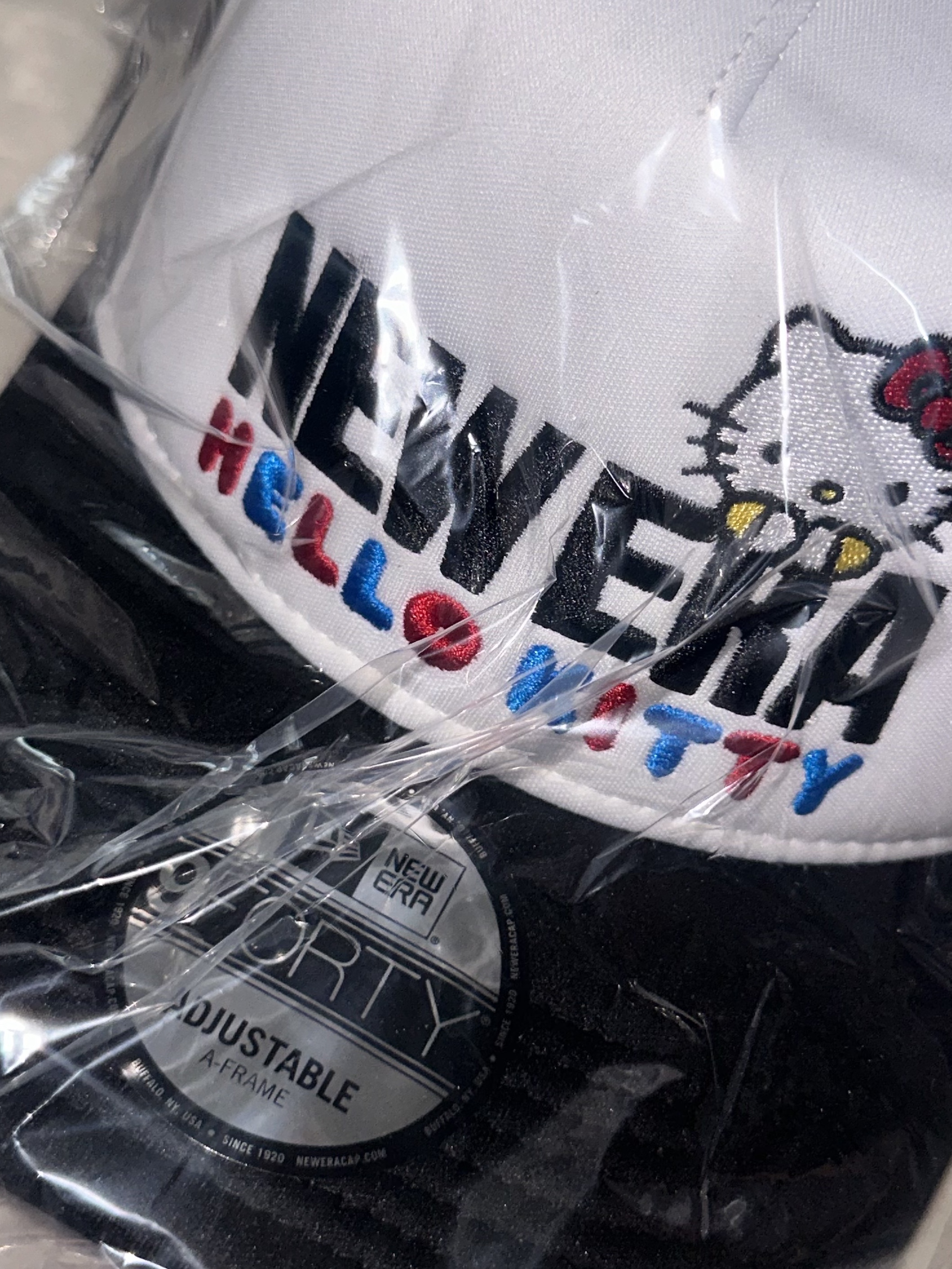 New Era x Hello Kitty A-Frame Trucker Ball Cap Black 착용 스타일
