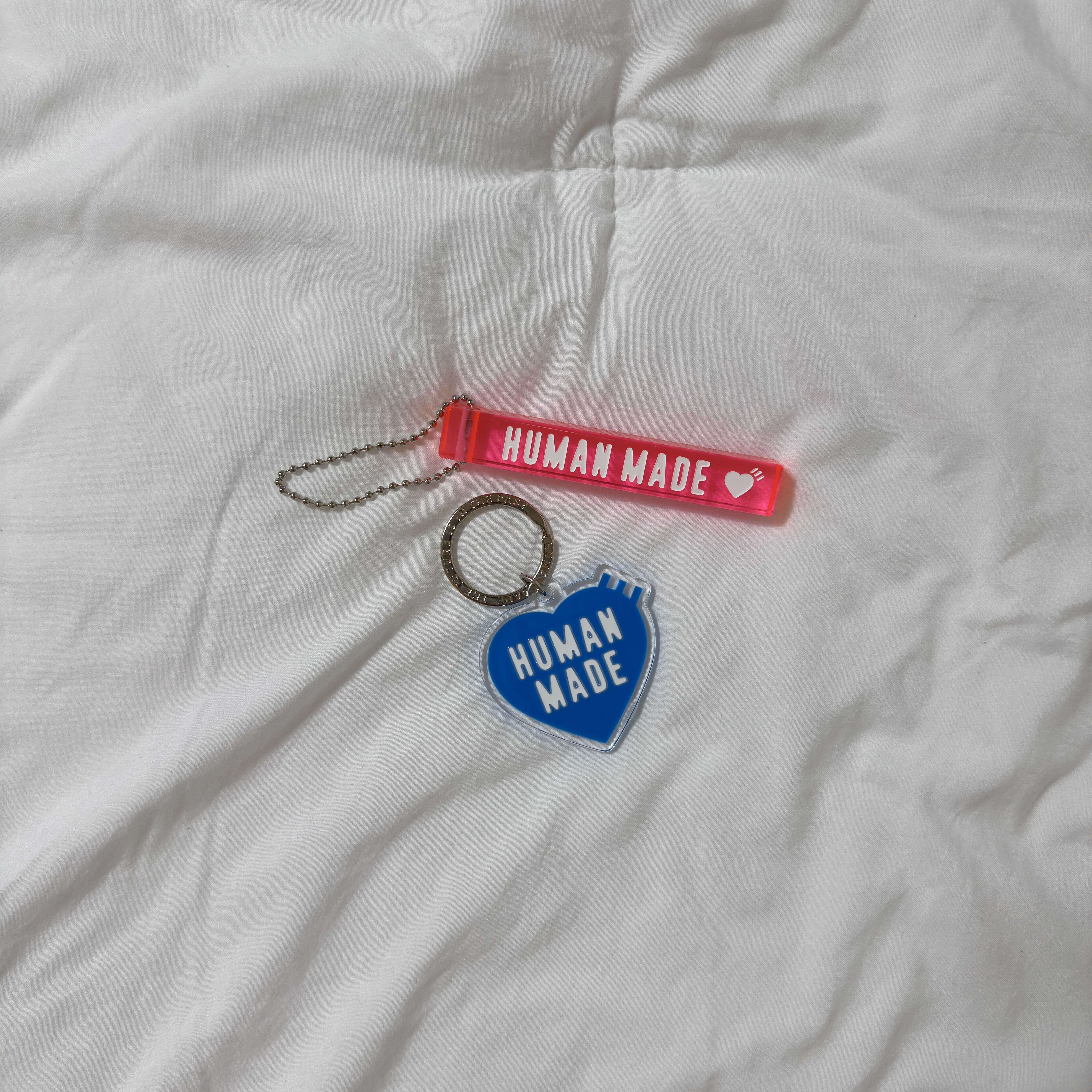 Human Made Acrylic Heart Keyring Blue, Human Made Acrylic Keychain Pink 착용 스타일 - 1