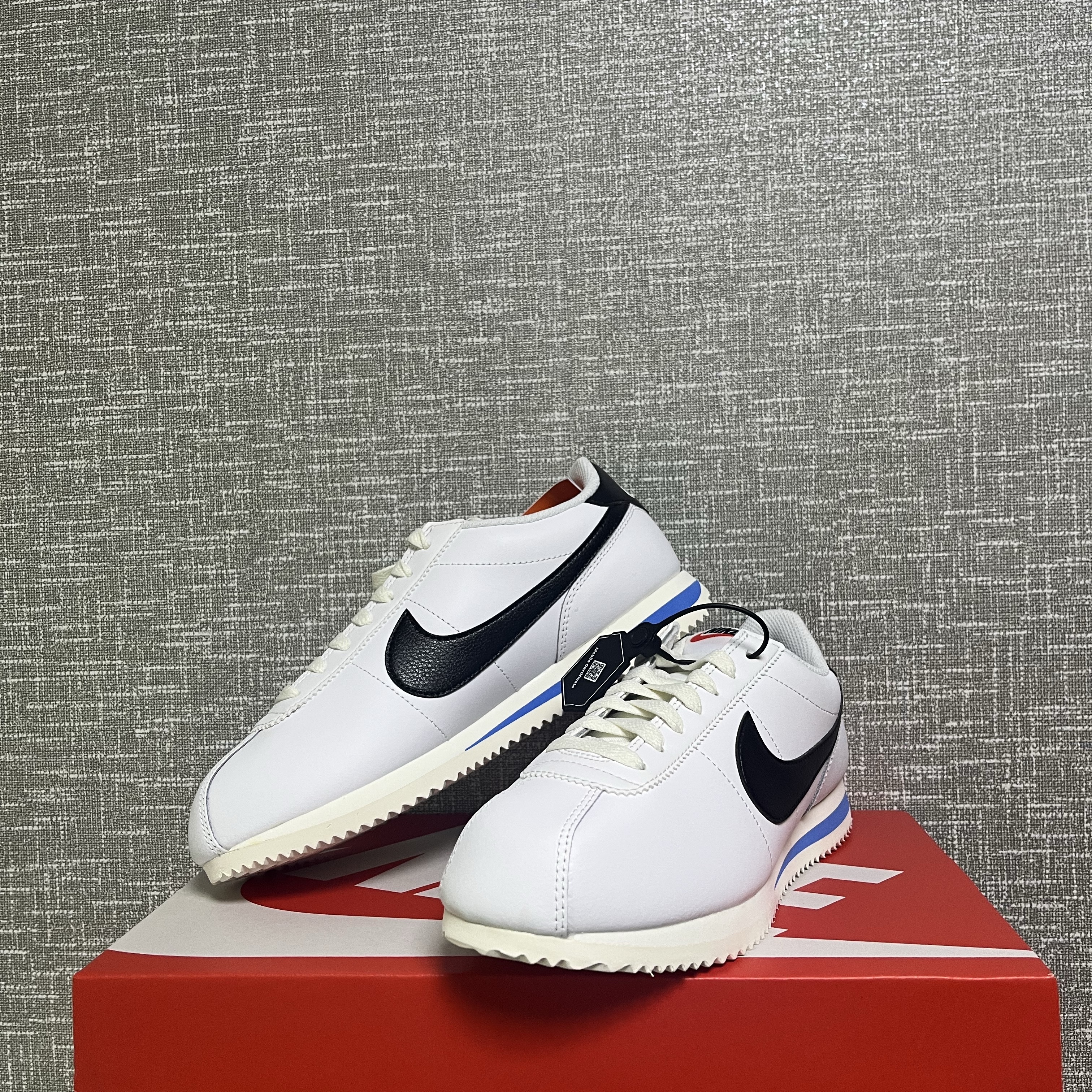 (W) Nike Cortez White and Black 착용 스타일