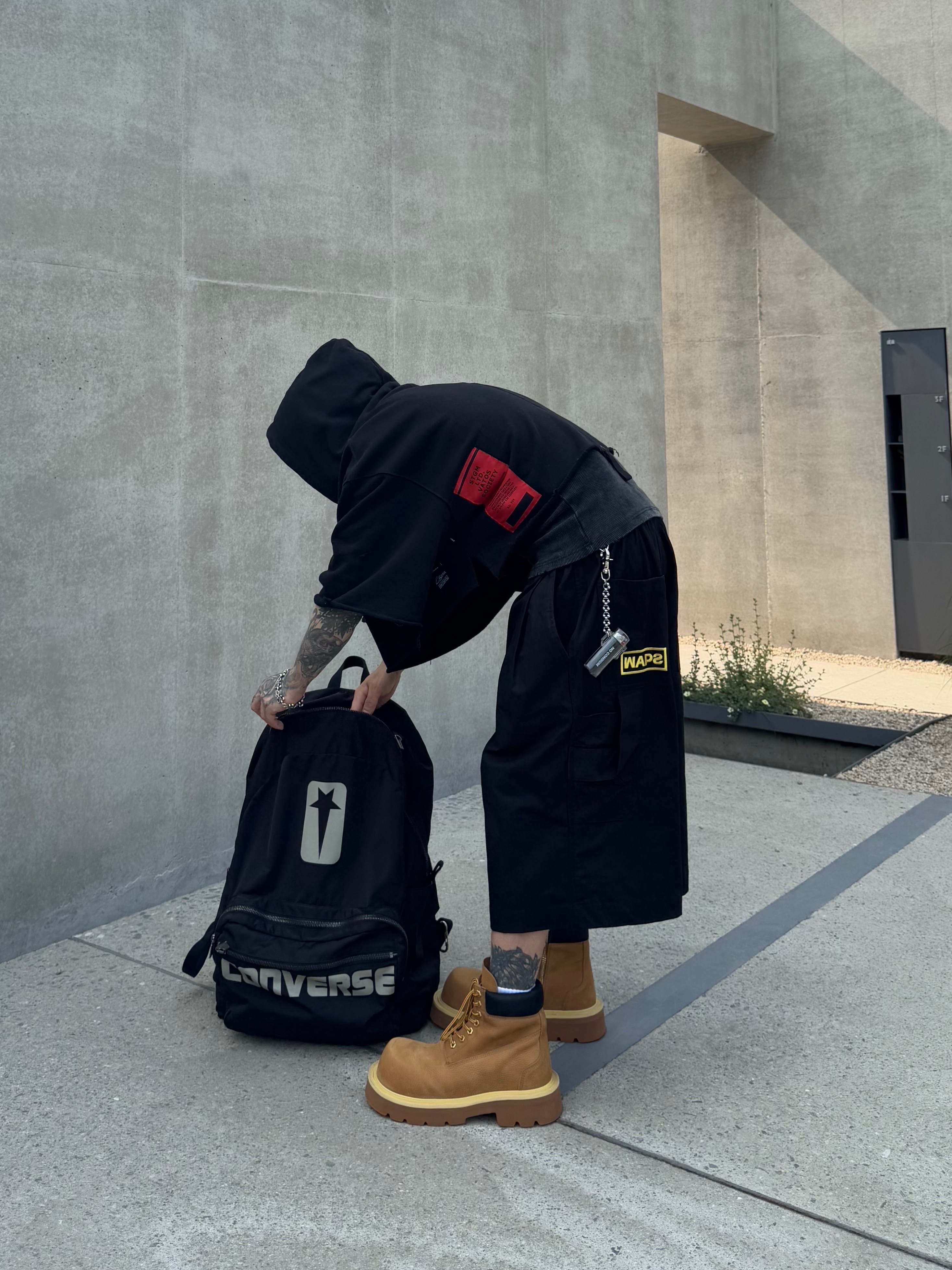 Converse x Drkshdw Oversized Backpack Black 착용 스타일 - 1