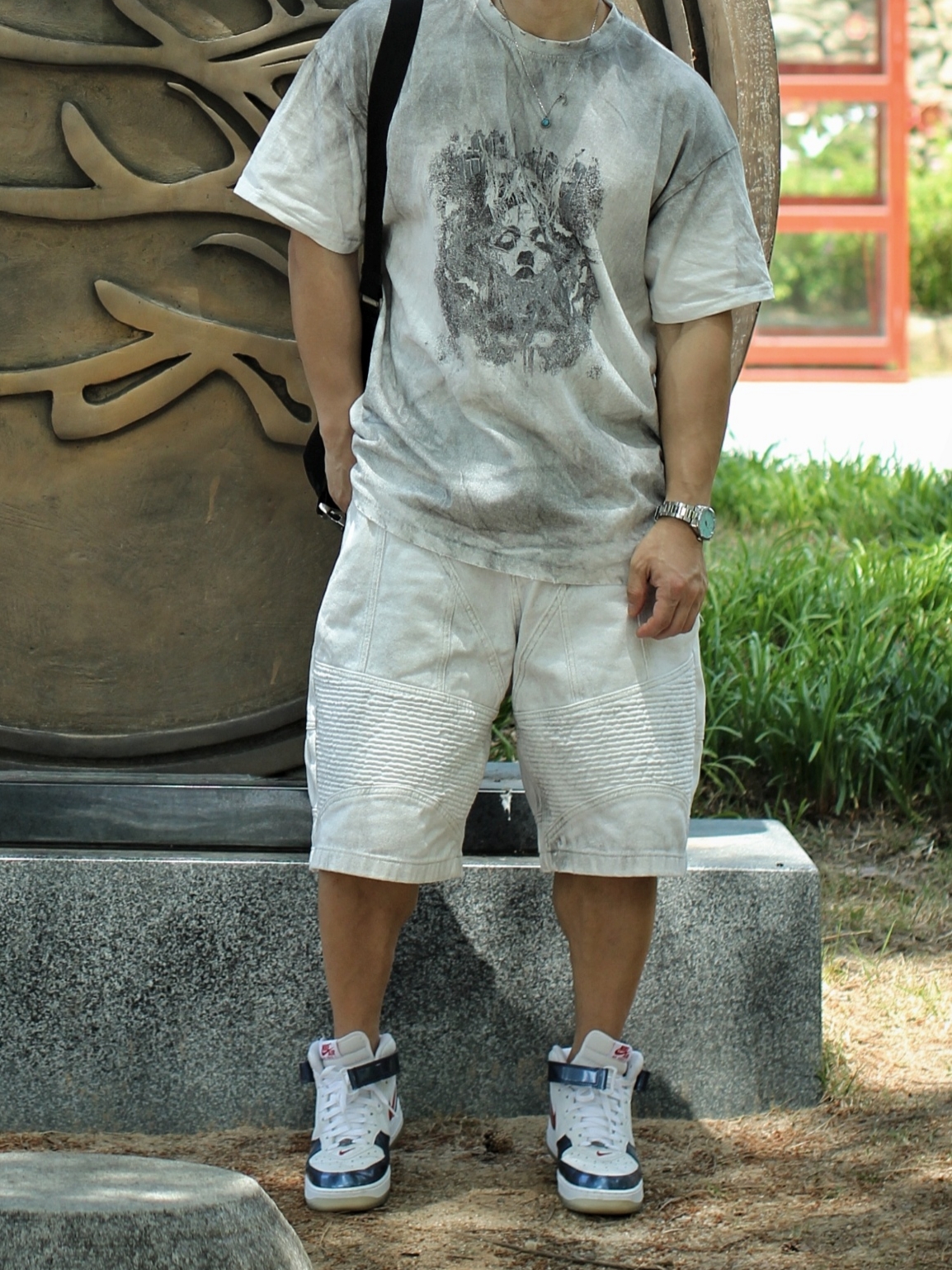 Nike Air Force 1 Mid QS University Red and Midnight Navy, ROARINGRAD Racing Bermuda Denim Pants Dirty White 착용 스타일 - 2