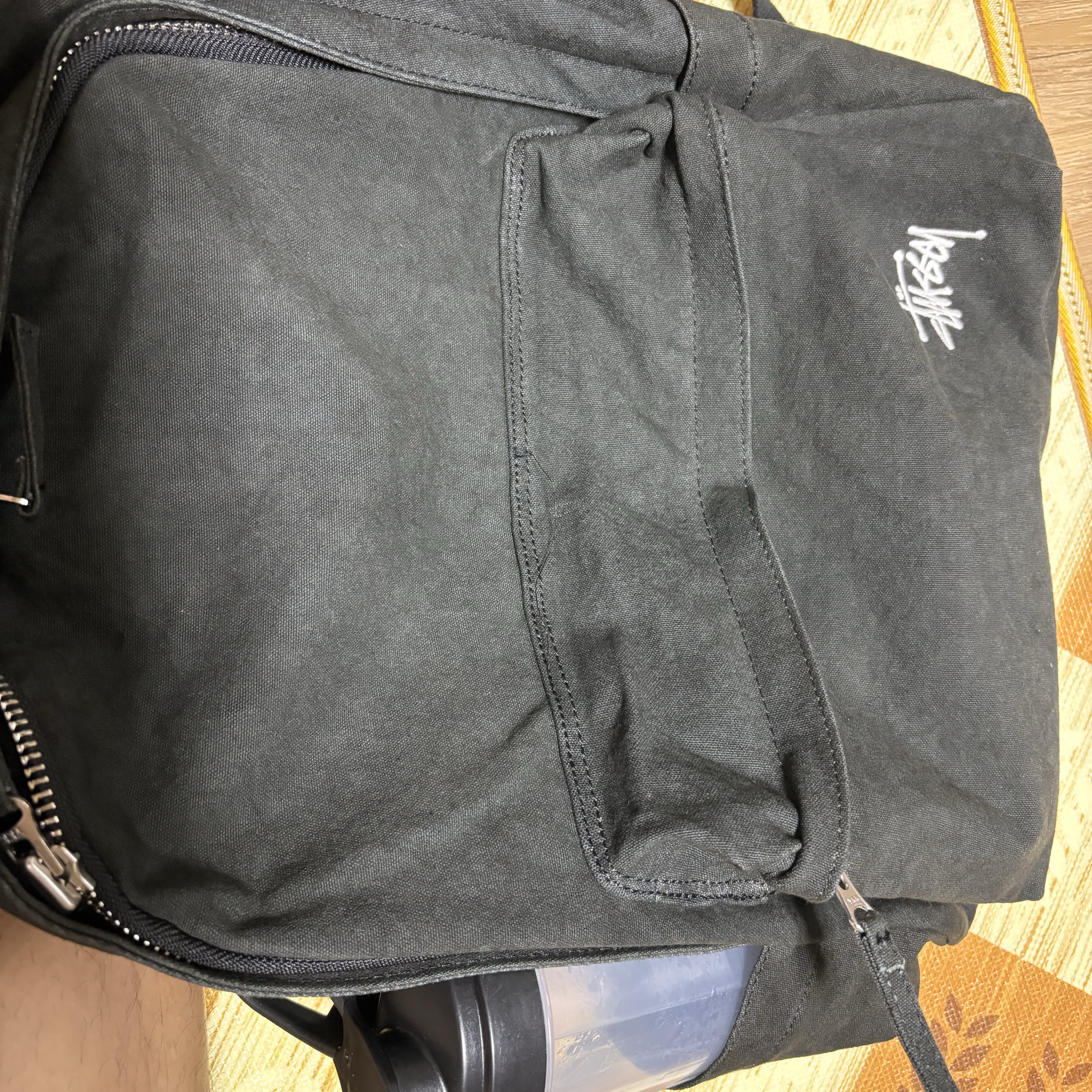 Stussy Canvas Backpack Washed Black 착용 스타일 - 2