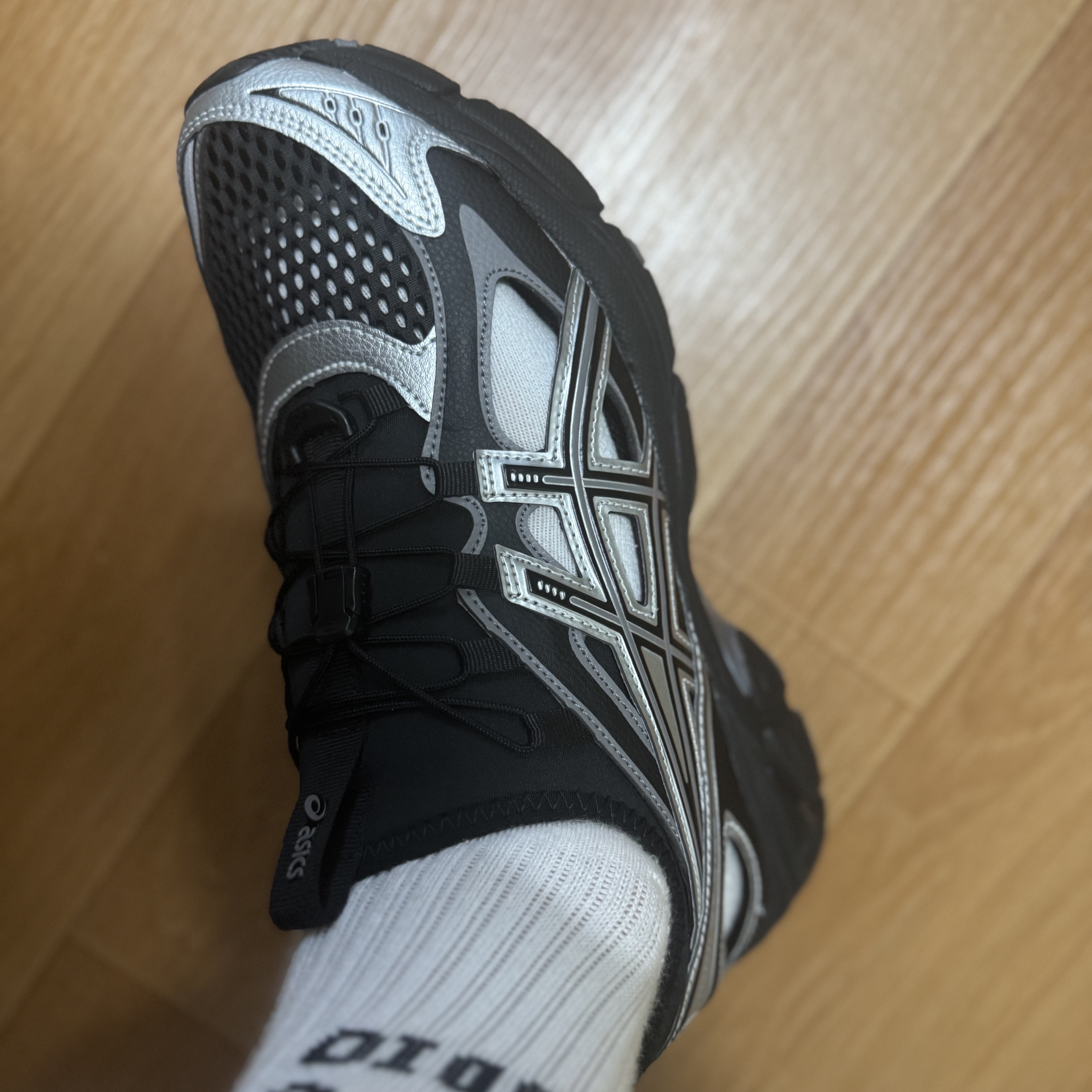 Asics GT-2160 Breeze Black Pure Silver 착용 스타일 - 1